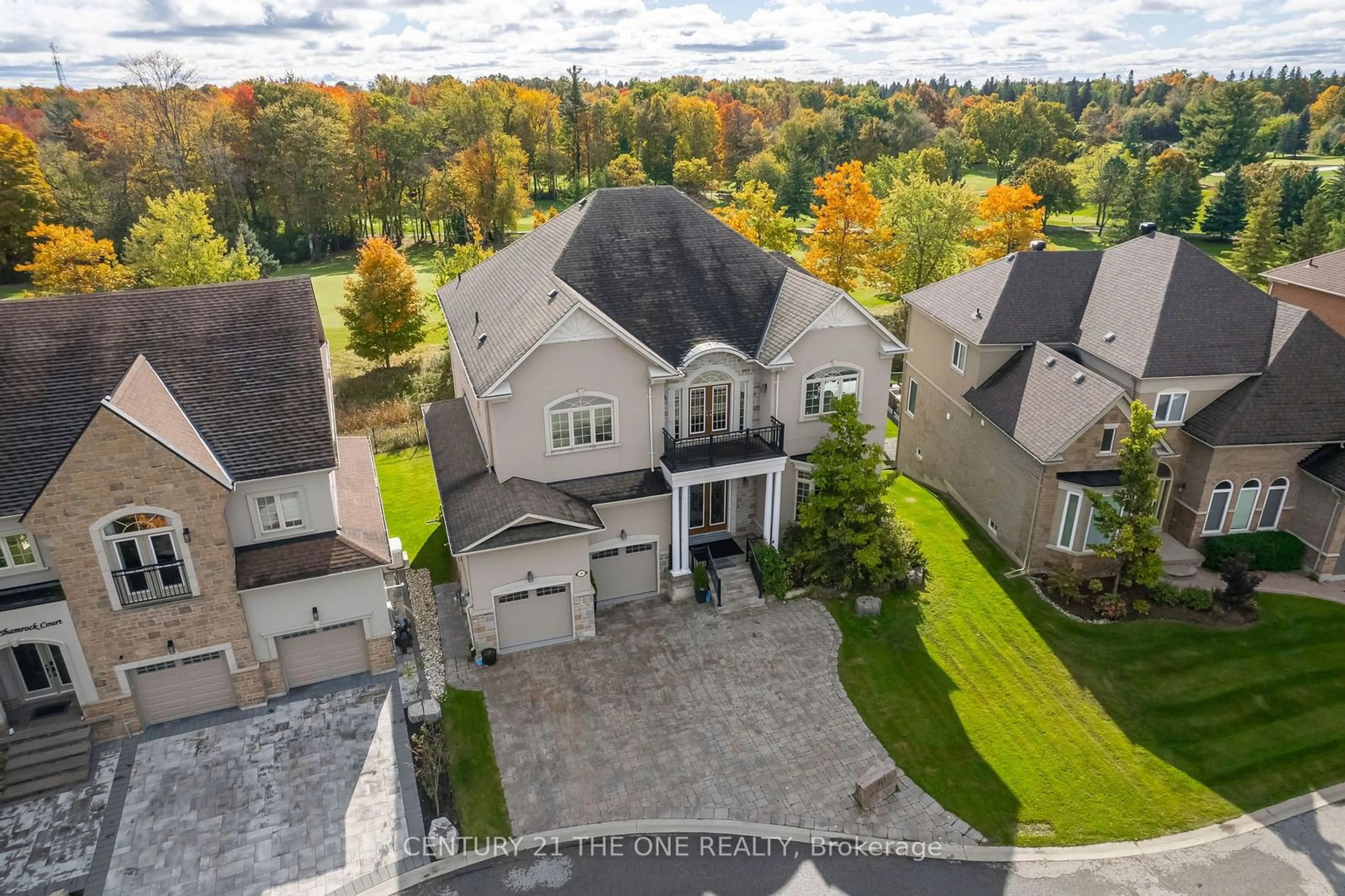 A pic from outside/outdoor area/front of a property/back of a property/a pic from drone, street for 40 Royal Shamrock Crt, Whitchurch-Stouffville Ontario L4A 0C9