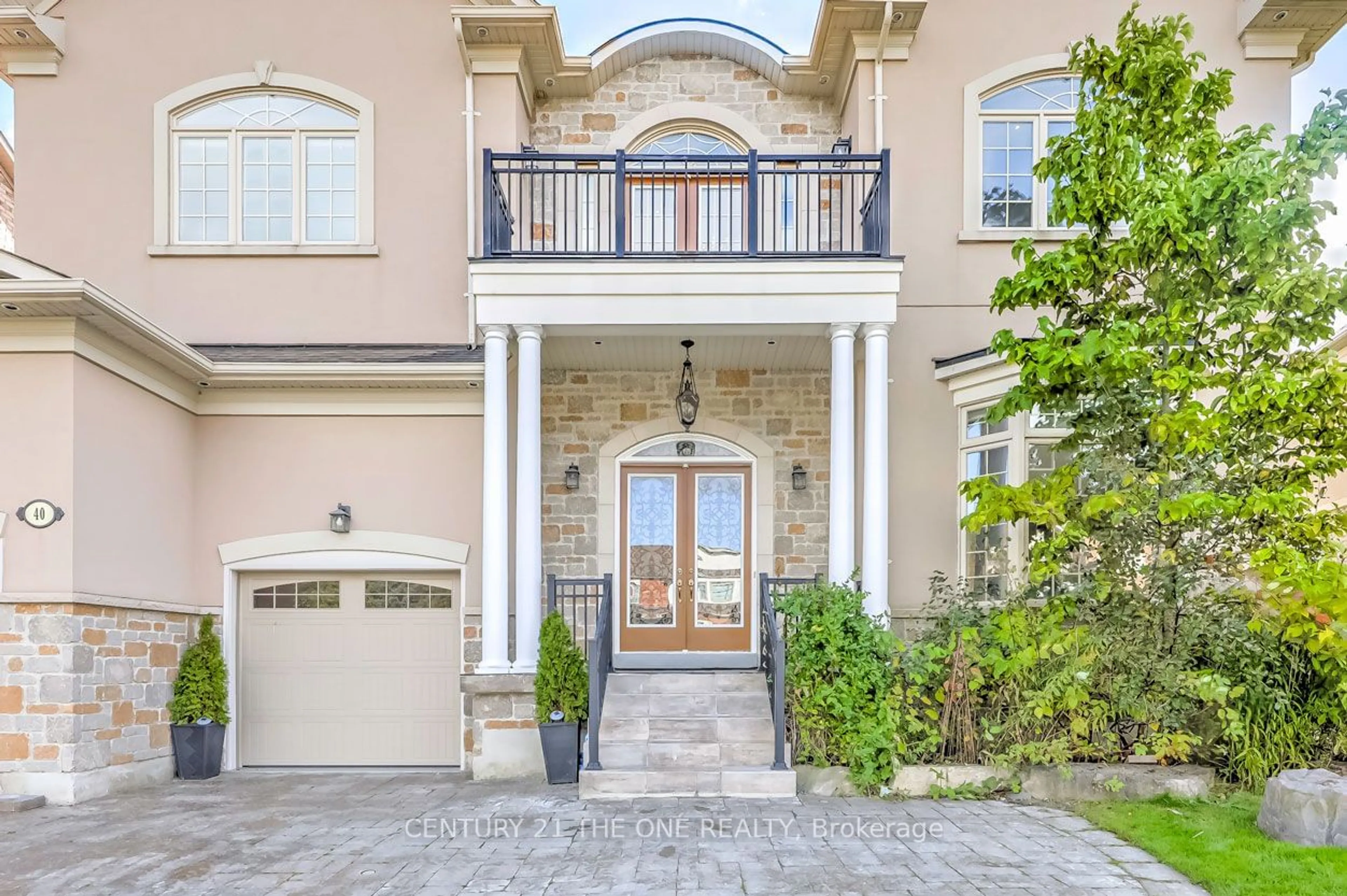 Indoor entryway for 40 Royal Shamrock Crt, Whitchurch-Stouffville Ontario L4A 0C9