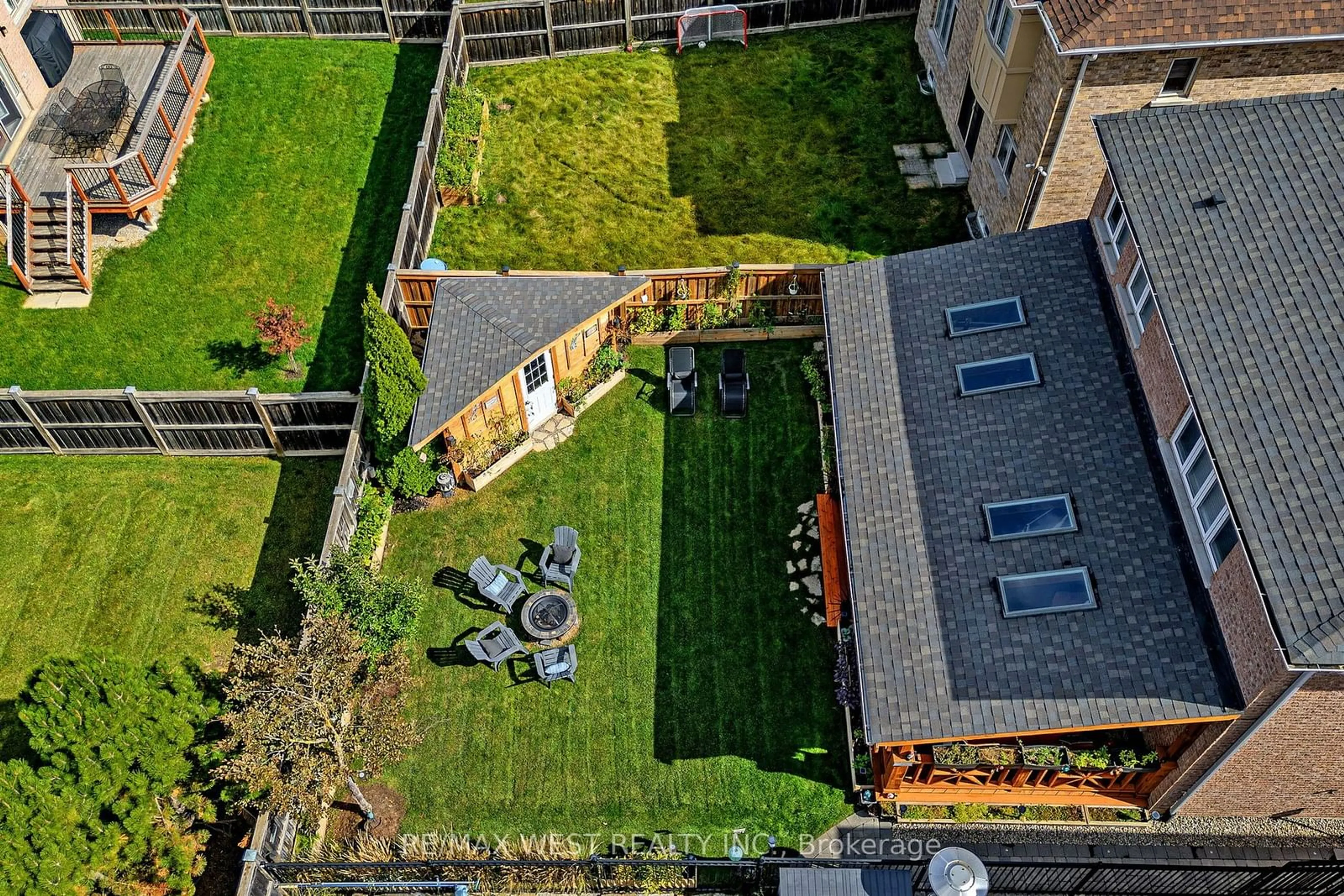 A pic from outside/outdoor area/front of a property/back of a property/a pic from drone, street for 242 Marc Santi Blvd, Vaughan Ontario L6A 0K8