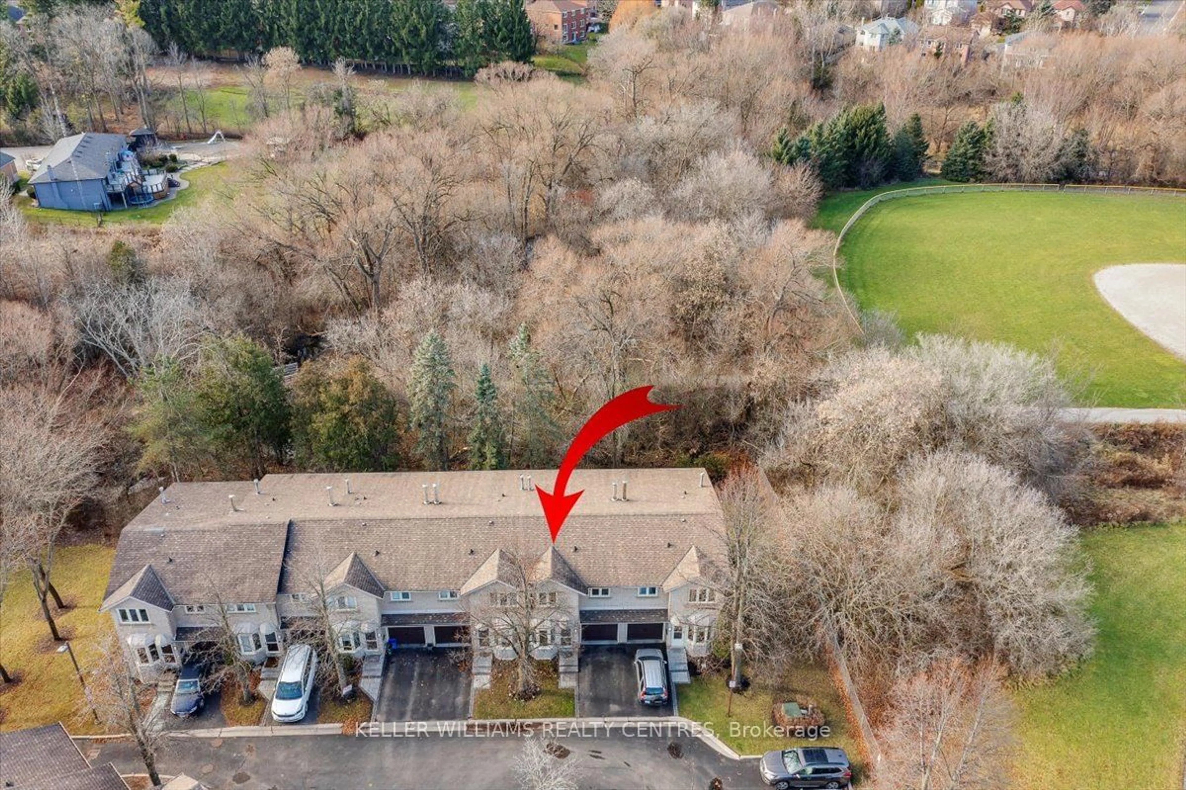 A pic from outside/outdoor area/front of a property/back of a property/a pic from drone, unknown for 35 Anderson Pl #35, Aurora Ontario L4G 6G4