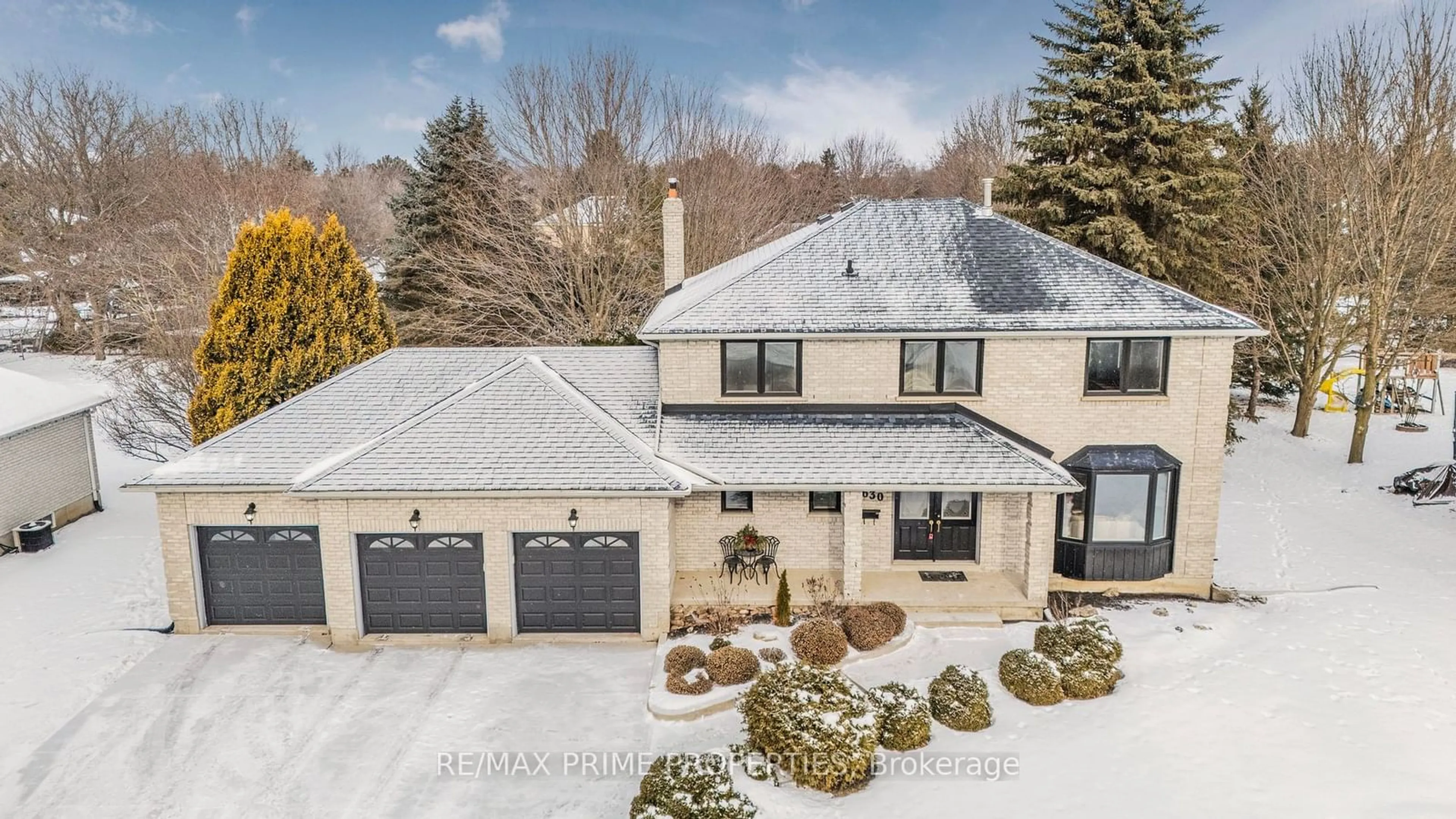 A pic from outside/outdoor area/front of a property/back of a property/a pic from drone, street for 1630 Mount Albert Rd, East Gwillimbury Ontario L0G 1V0