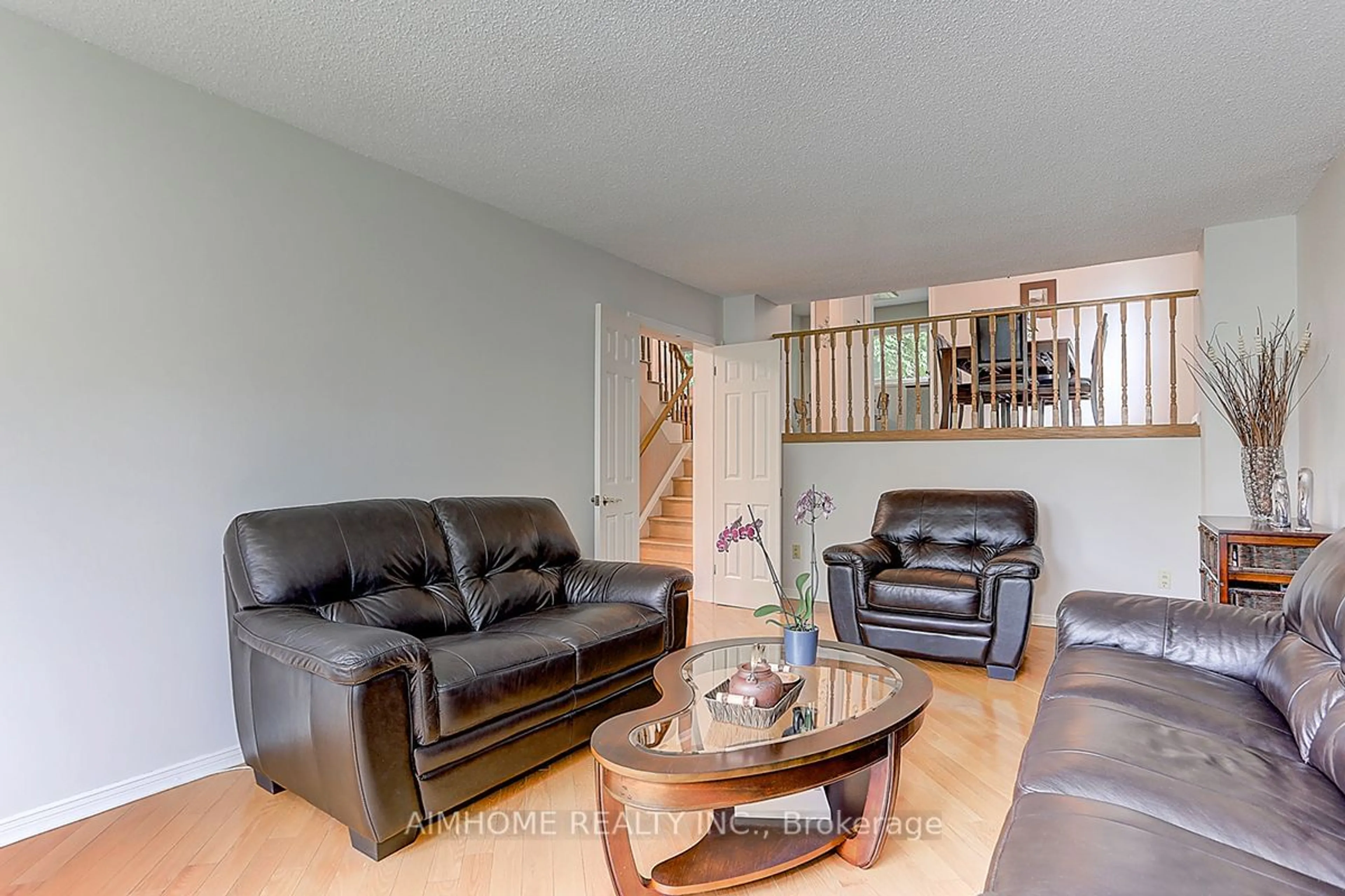 Living room with furniture, unknown for 40 Willowbrook Rd, Markham Ontario L3T 4W9