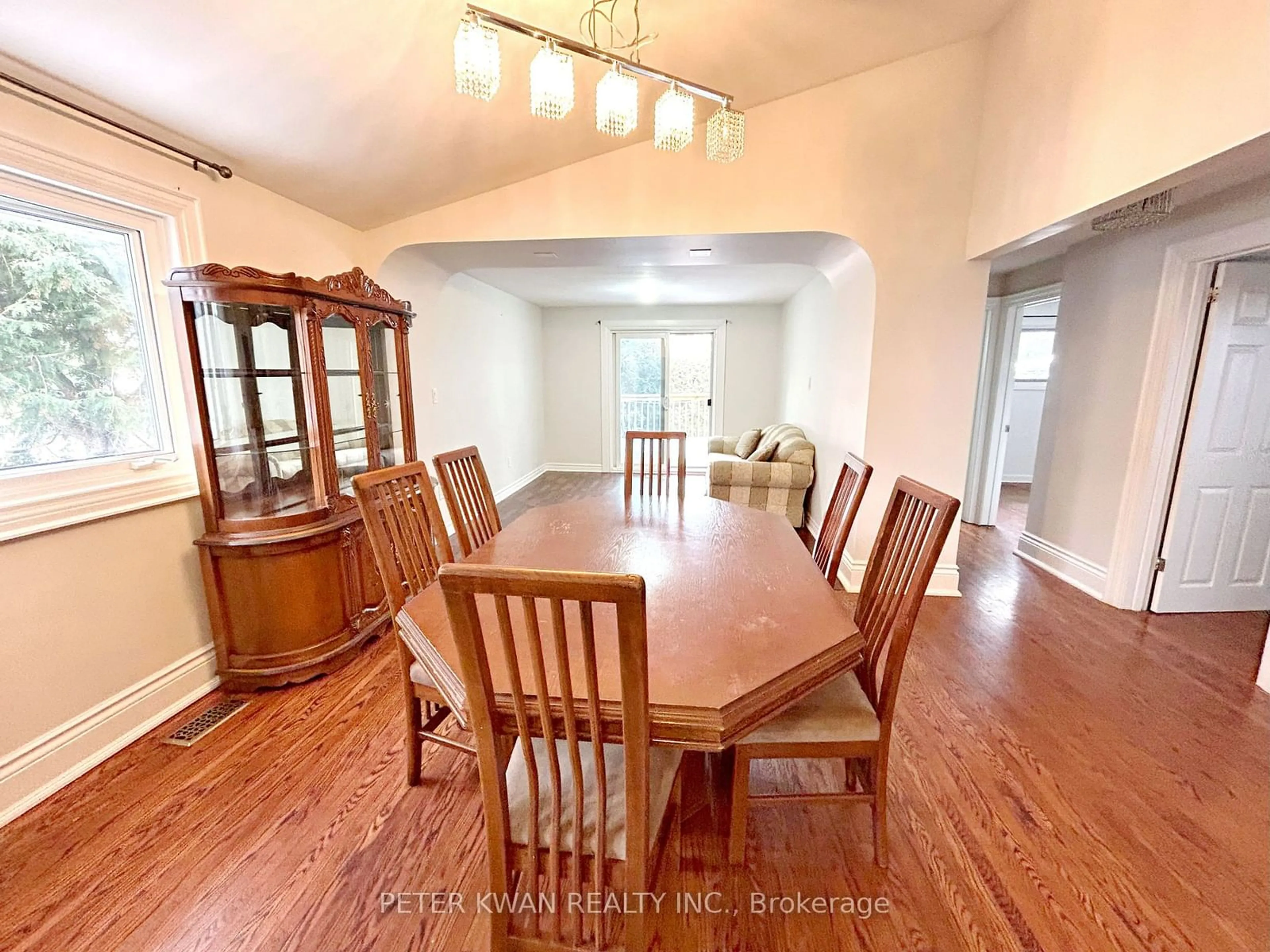 Dining room, wood/laminate floor for 166 Driscoll Rd, Richmond Hill Ontario L4C 4H7