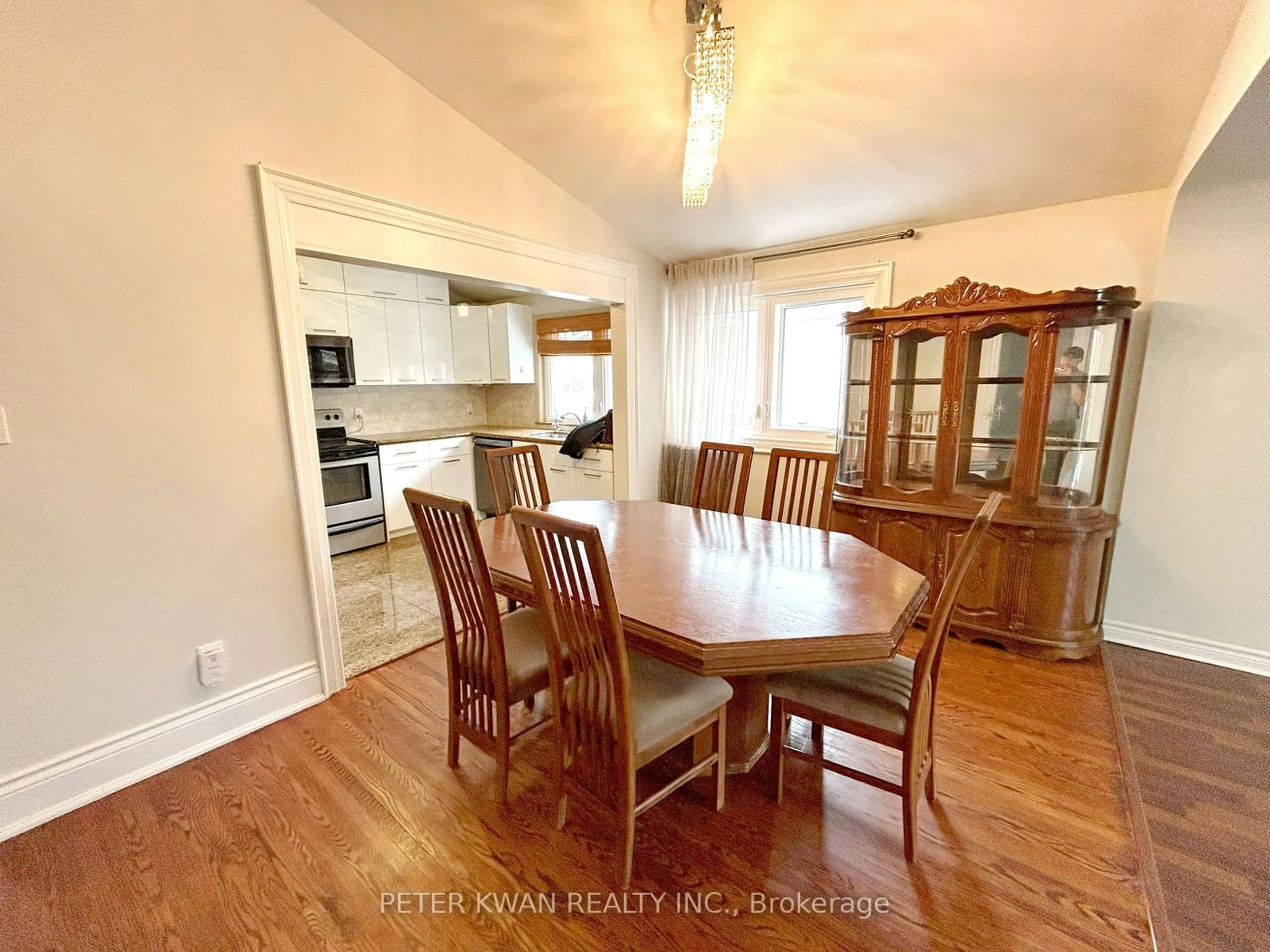 Dining room, wood/laminate floor for 166 Driscoll Rd, Richmond Hill Ontario L4C 4H7