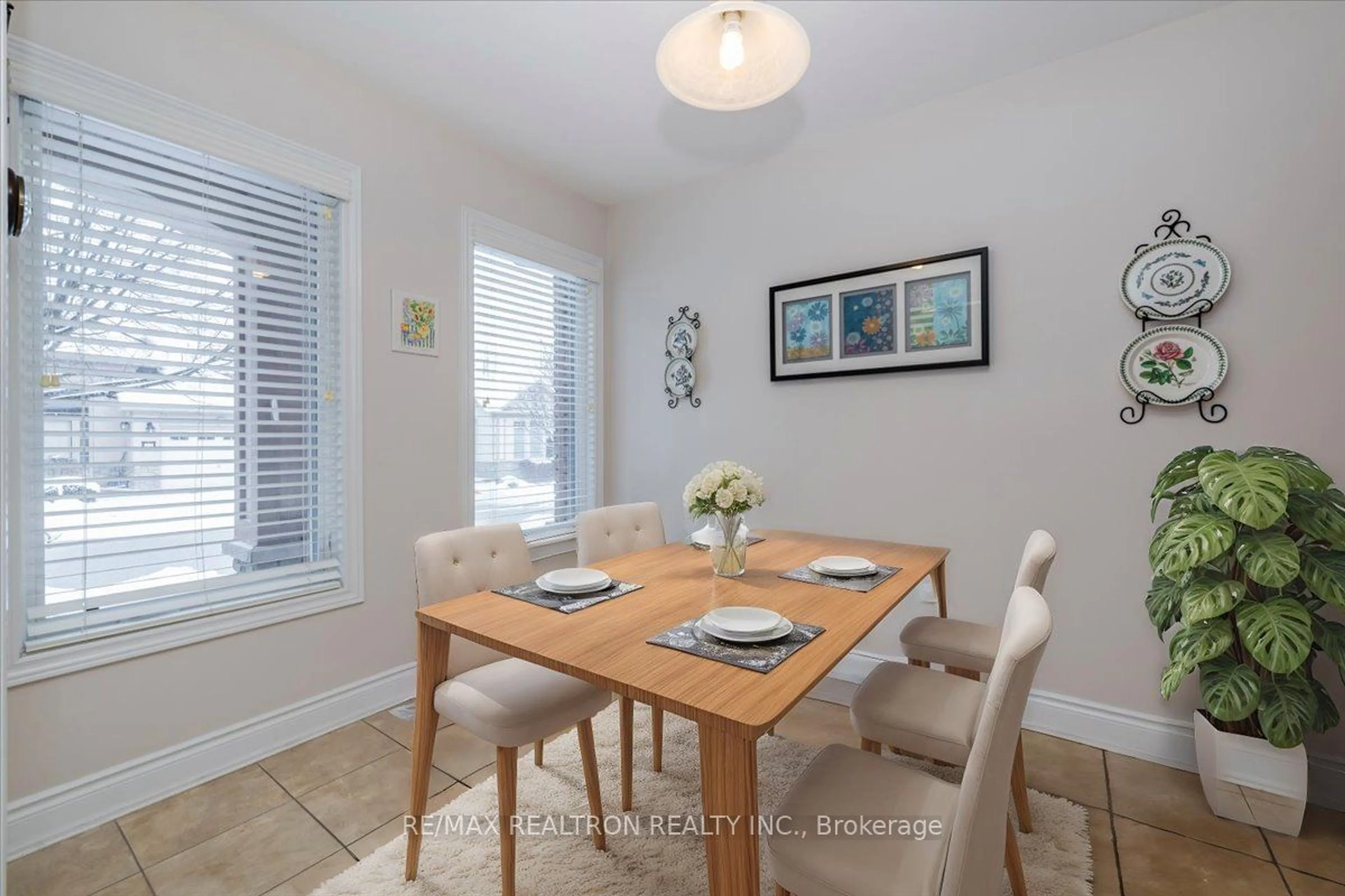 Dining room, unknown for 15 Via Vistana Rd, New Tecumseth Ontario L9R 0C5