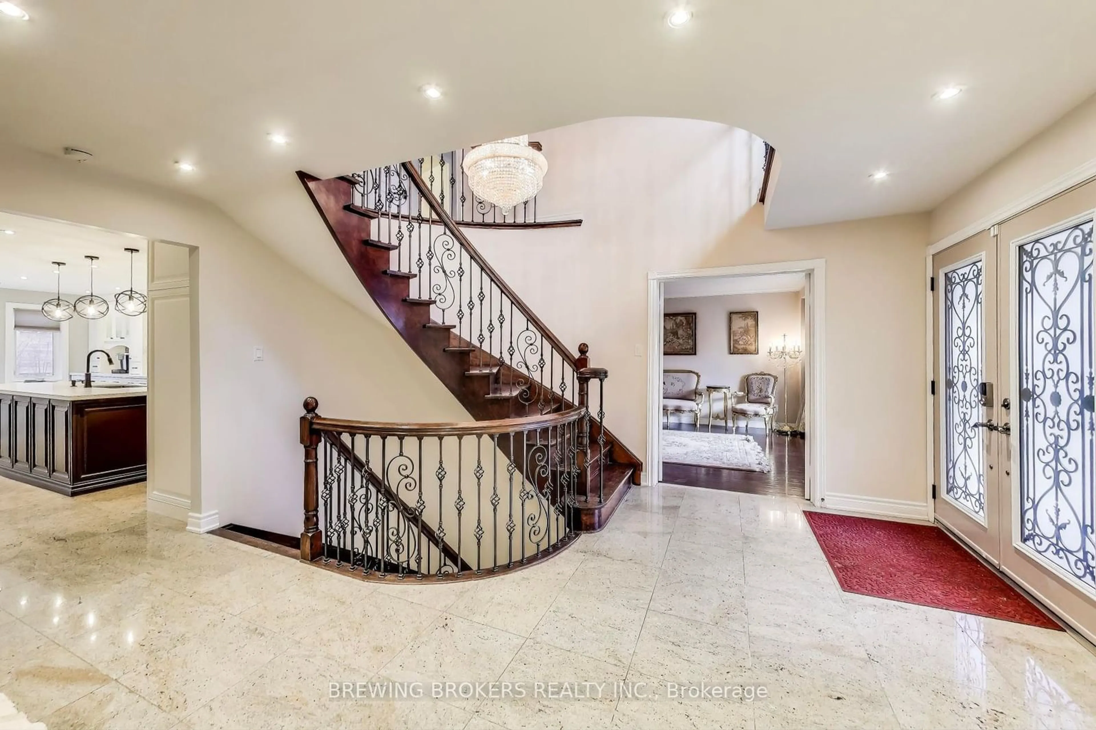 Indoor foyer for 28A Westwood Lane, Richmond Hill Ontario L4C 6X9