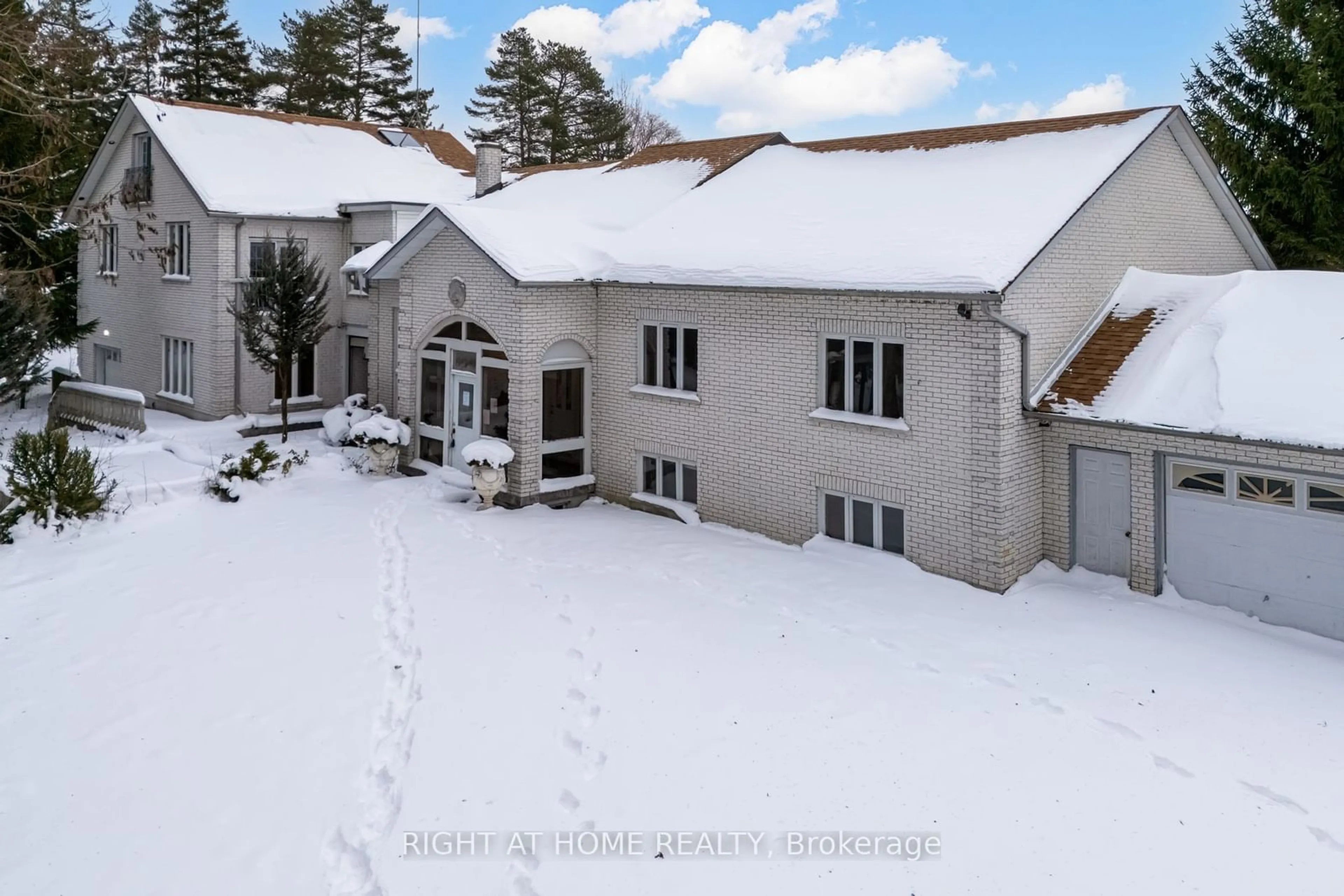 A pic from outside/outdoor area/front of a property/back of a property/a pic from drone, unknown for 520 REGIONAL ROAD 12 Rd, Brock Ontario L0E 1E0