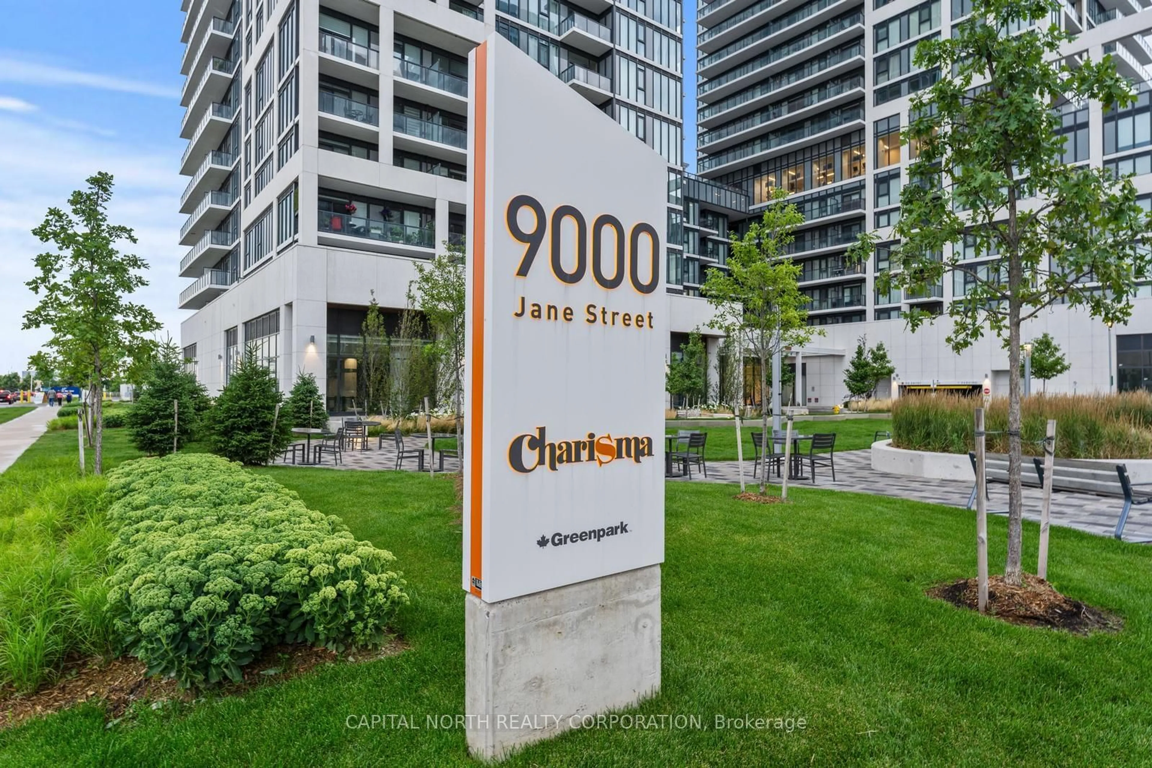 Indoor foyer for 9000 JANE St #1718, Vaughan Ontario L4K 0M6