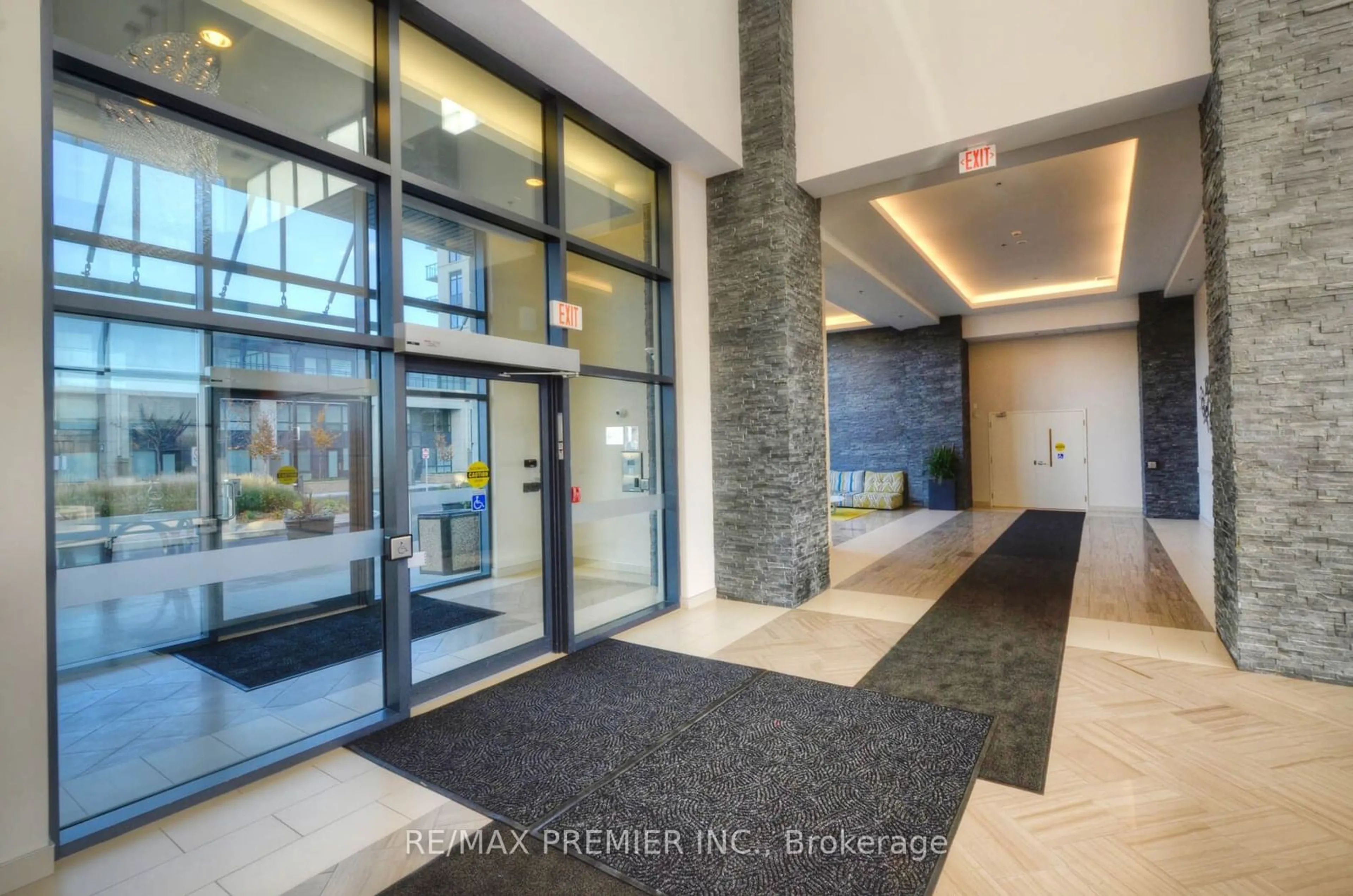 Indoor foyer for 12 Woodstream Blvd #209, Vaughan Ontario L4L 8C3