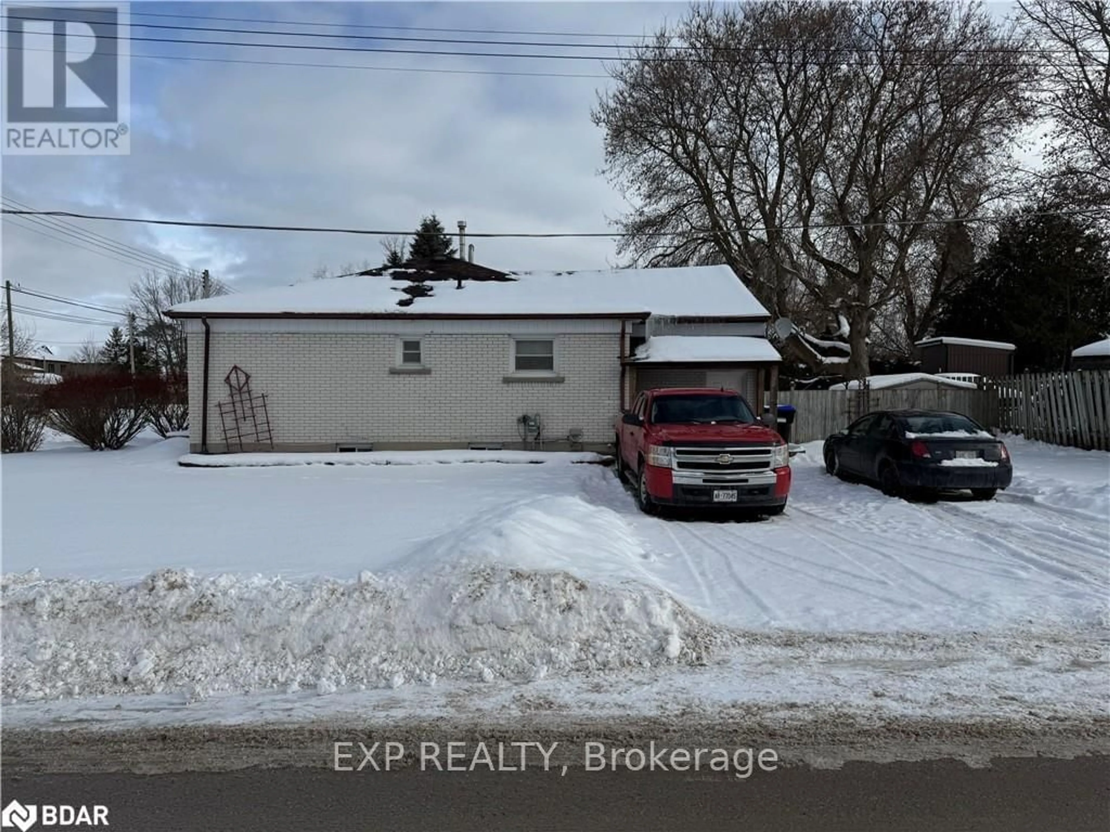 A pic from outside/outdoor area/front of a property/back of a property/a pic from drone, street for 34-36 Centre St, Essa Ontario L0M 1B0