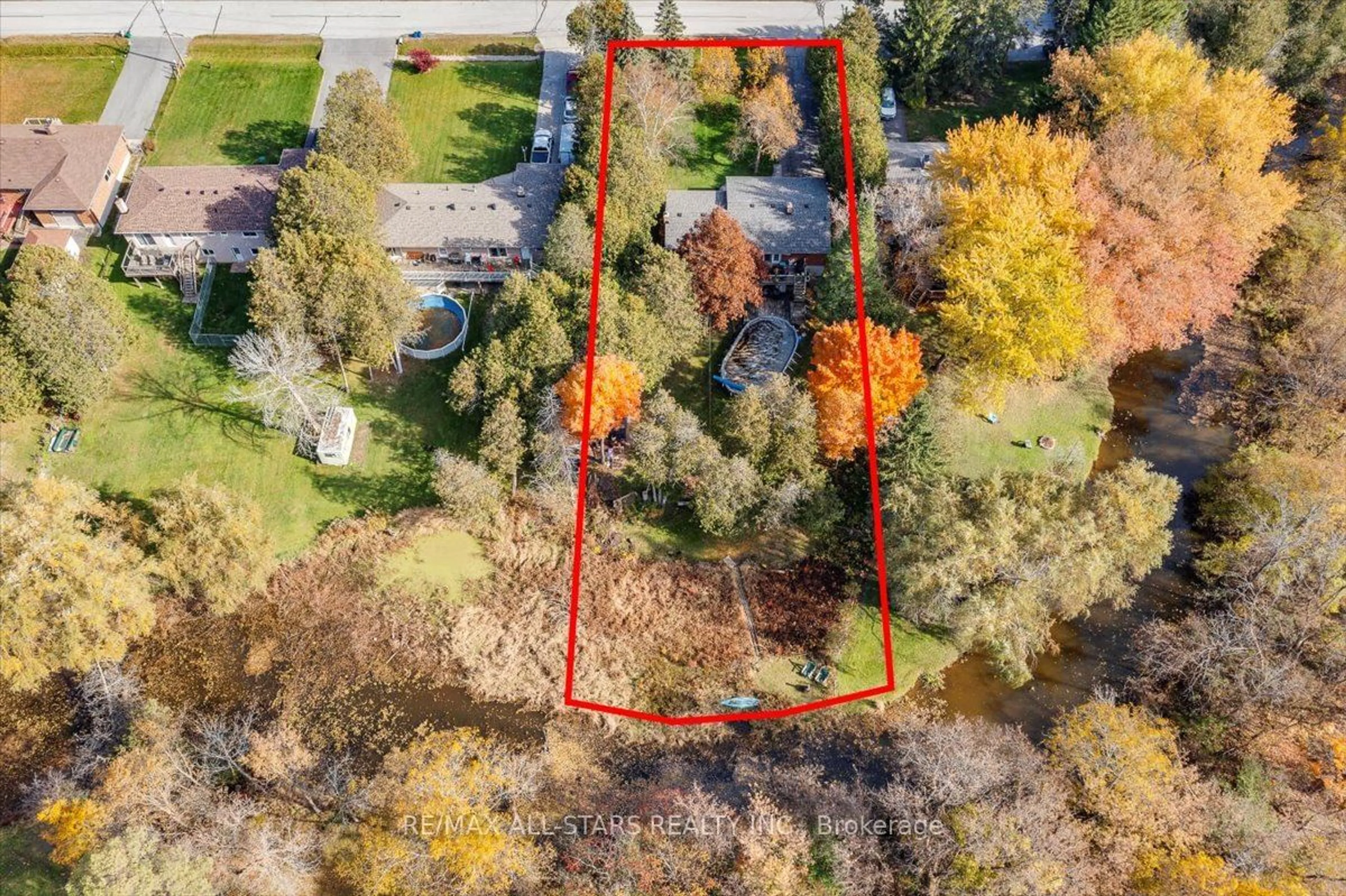 A pic from outside/outdoor area/front of a property/back of a property/a pic from drone, street for 20 James St, Georgina Ontario L0E 1N0