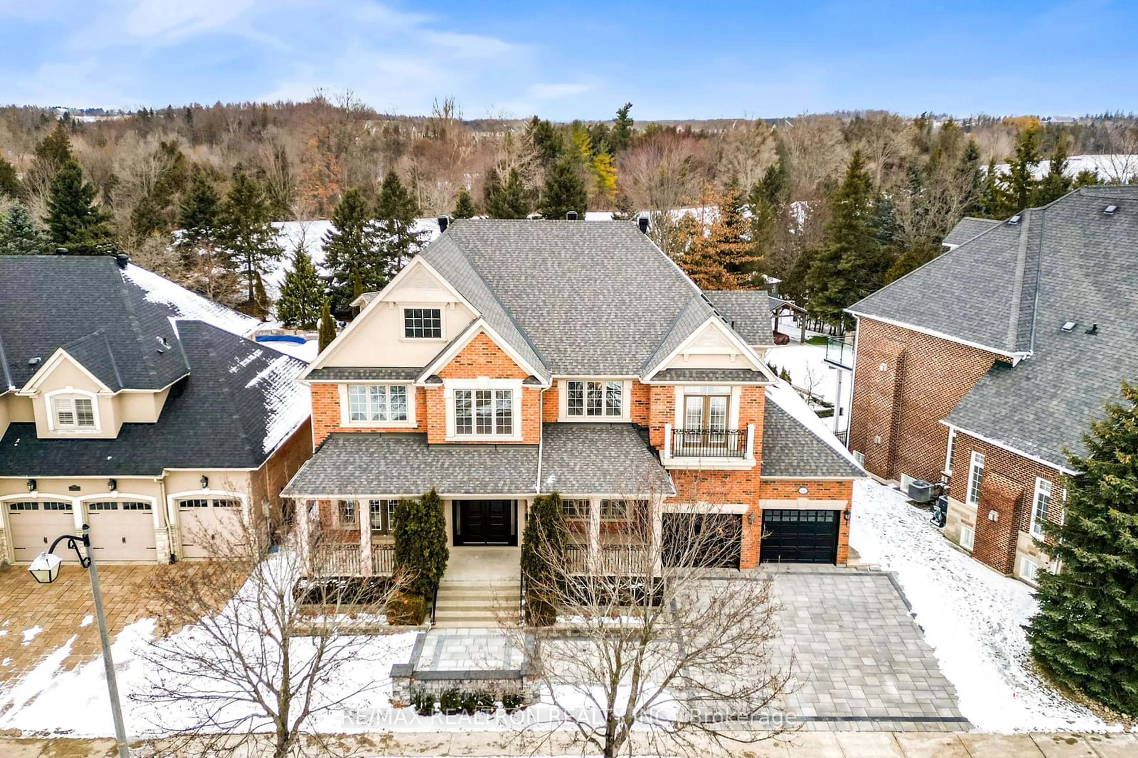 A pic from outside/outdoor area/front of a property/back of a property/a pic from drone, street for 100 Angus Glen Blvd, Markham Ontario L6C 1Z4