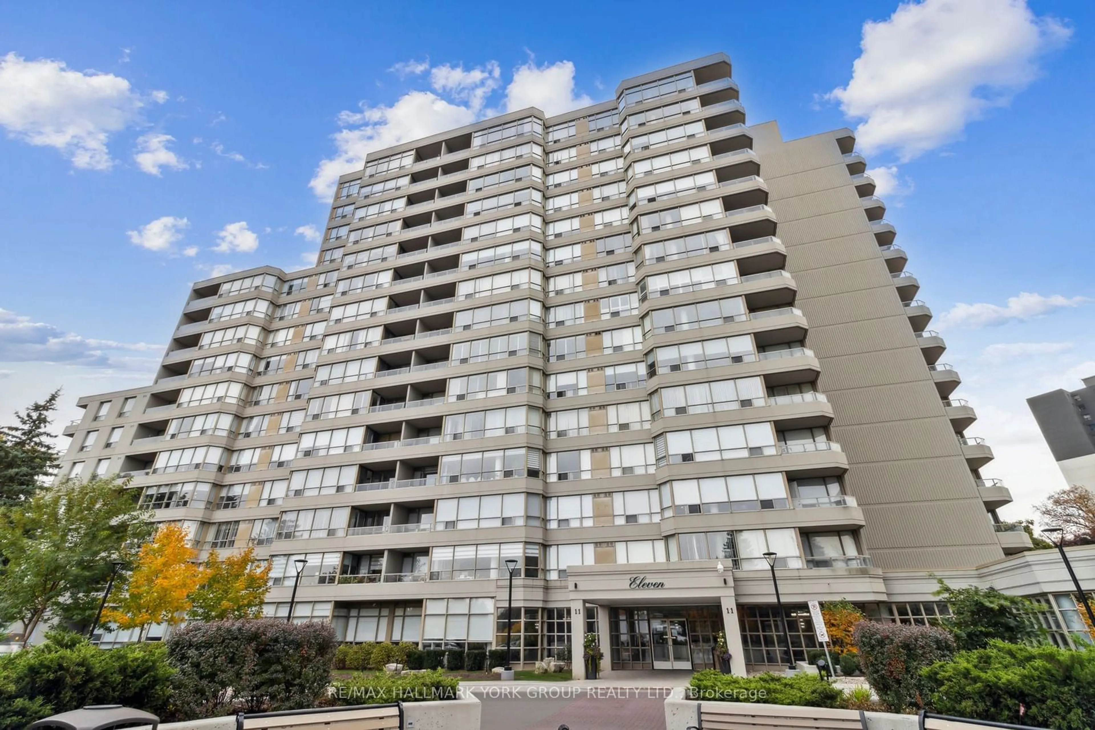 Patio, building for 11 Townsgate Dr #1212, Vaughan Ontario L4J 8G4