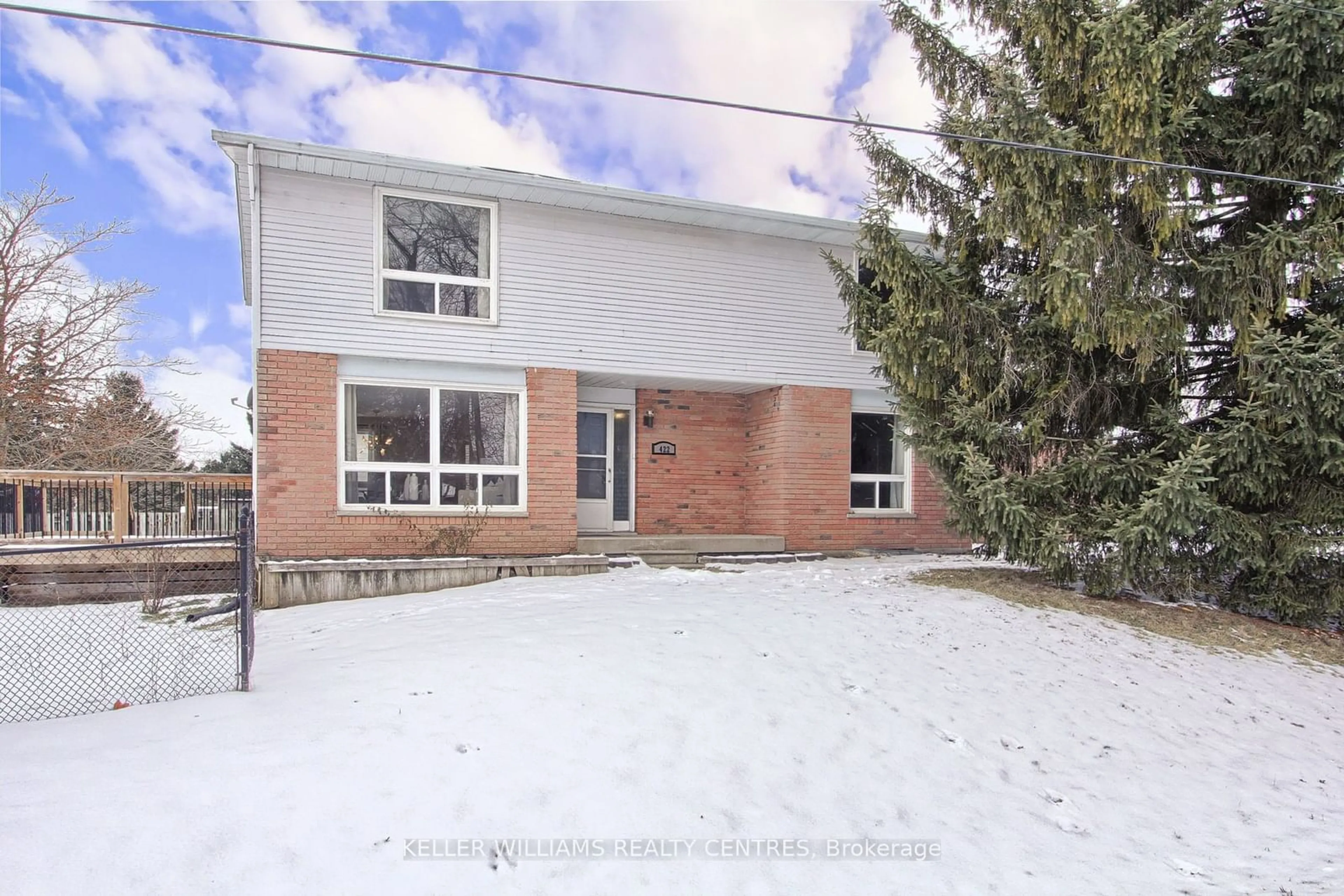 A pic from outside/outdoor area/front of a property/back of a property/a pic from drone, street for 422 Hill St, East Gwillimbury Ontario L9N 1K6