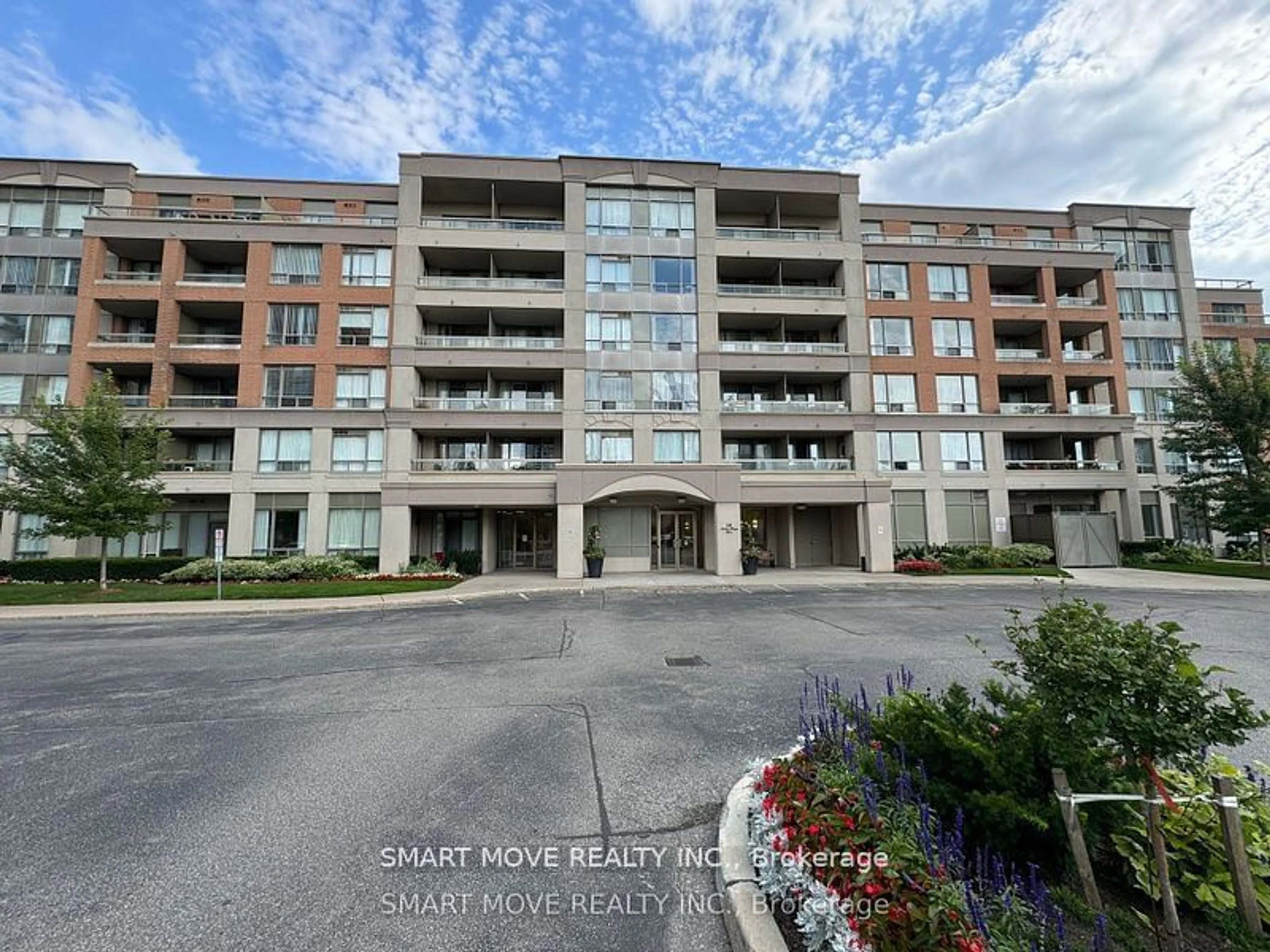 A pic from outside/outdoor area/front of a property/back of a property/a pic from drone, unknown for 19 Northern Heights Dr #508, Richmond Hill Ontario L4B 4M4