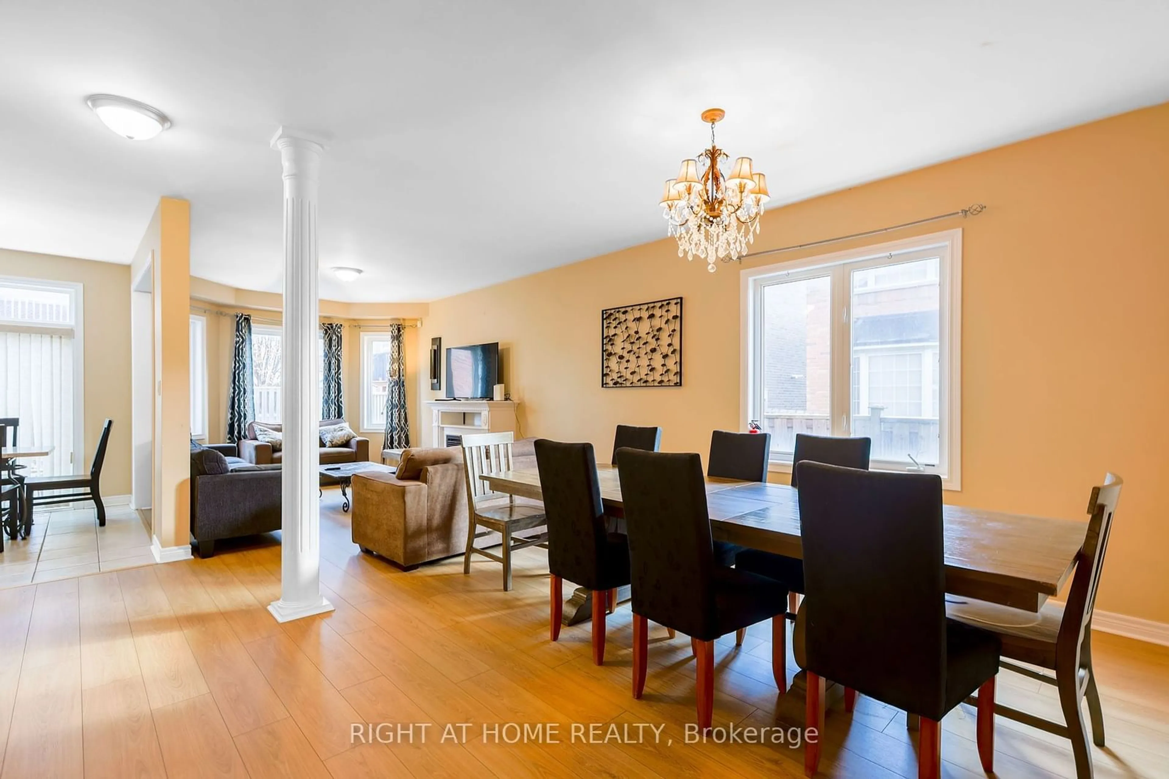 Dining room, wood/laminate floor for 203 Ray Snow Blvd, Newmarket Ontario L3X 3J4