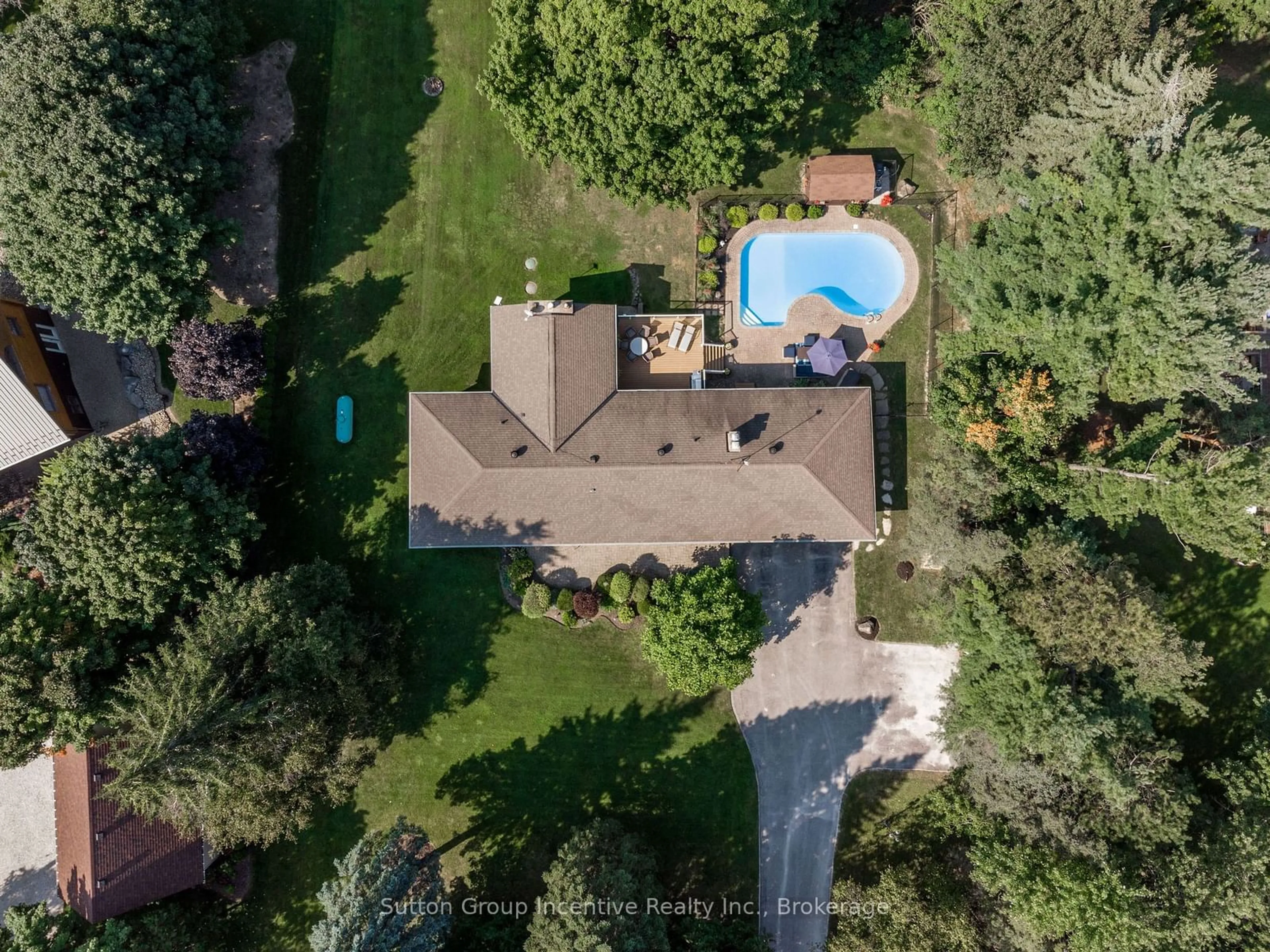 A pic from outside/outdoor area/front of a property/back of a property/a pic from drone, unknown for 6492 13TH Line, New Tecumseth Ontario L9R 1V4