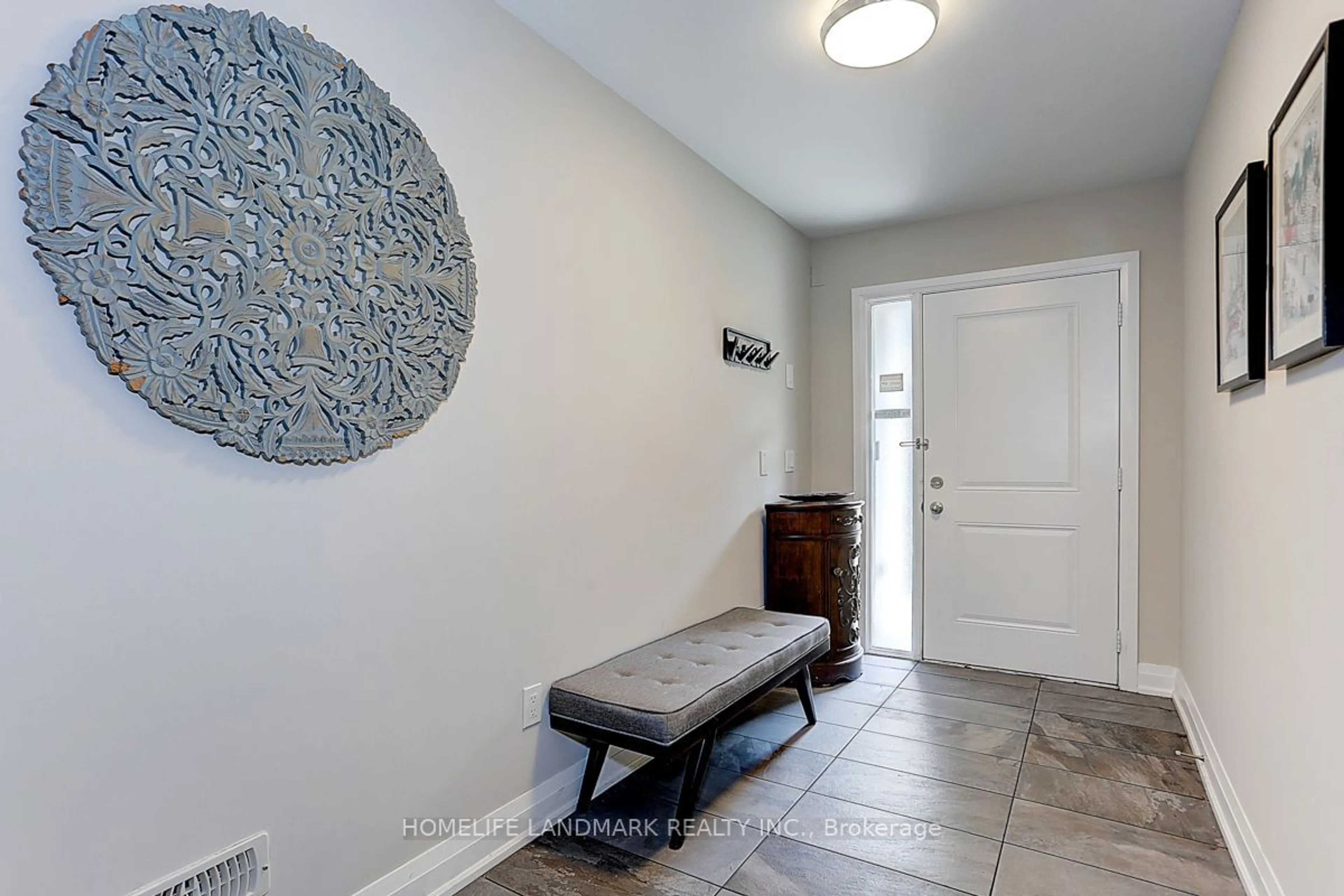 Indoor entryway for 28 Mcgurran Lane, Richmond Hill Ontario L4B 0G8