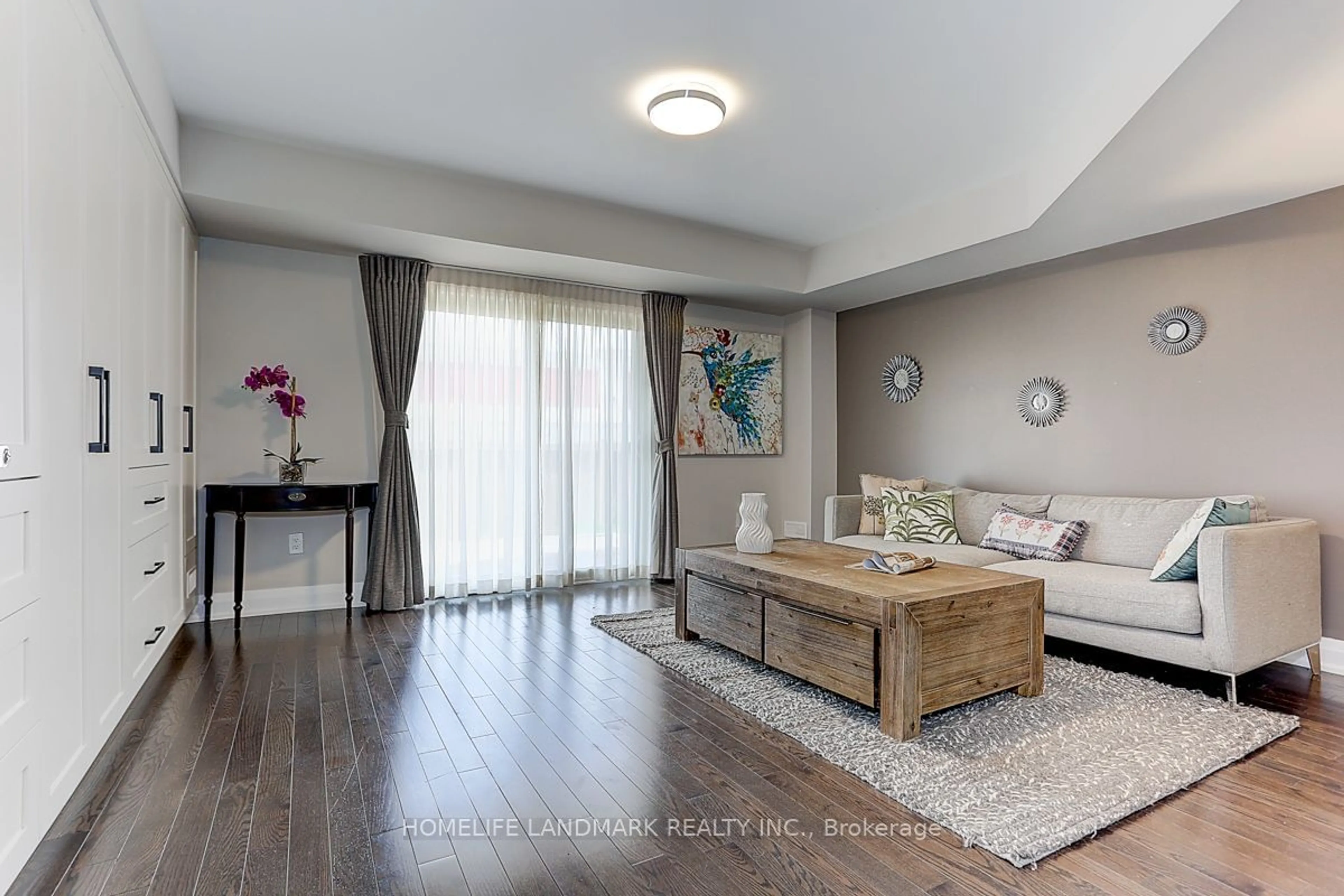 Living room with furniture, wood/laminate floor for 28 Mcgurran Lane, Richmond Hill Ontario L4B 0G8