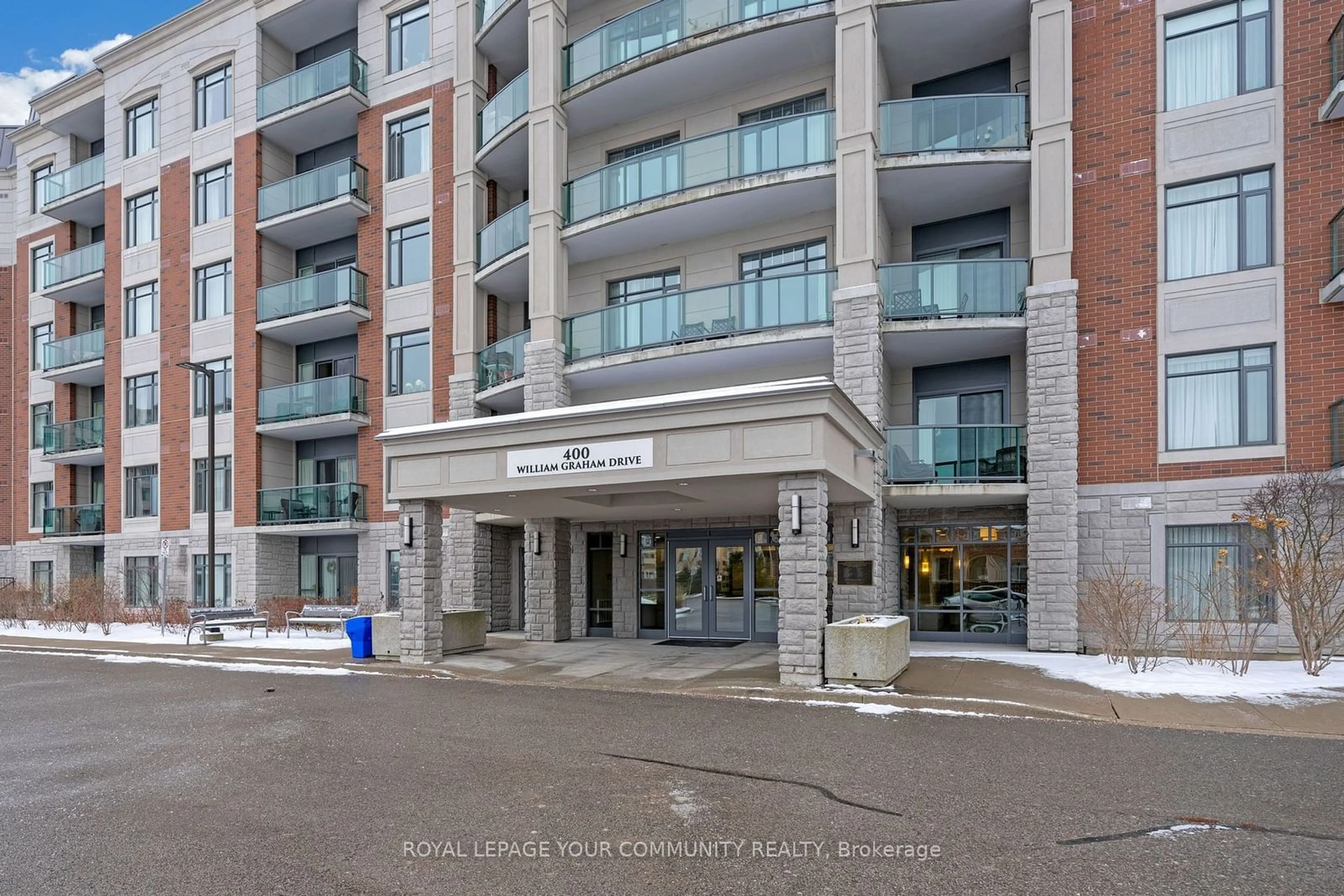 Indoor foyer for 400 William Graham Dr #203, Aurora Ontario L4G 1L7