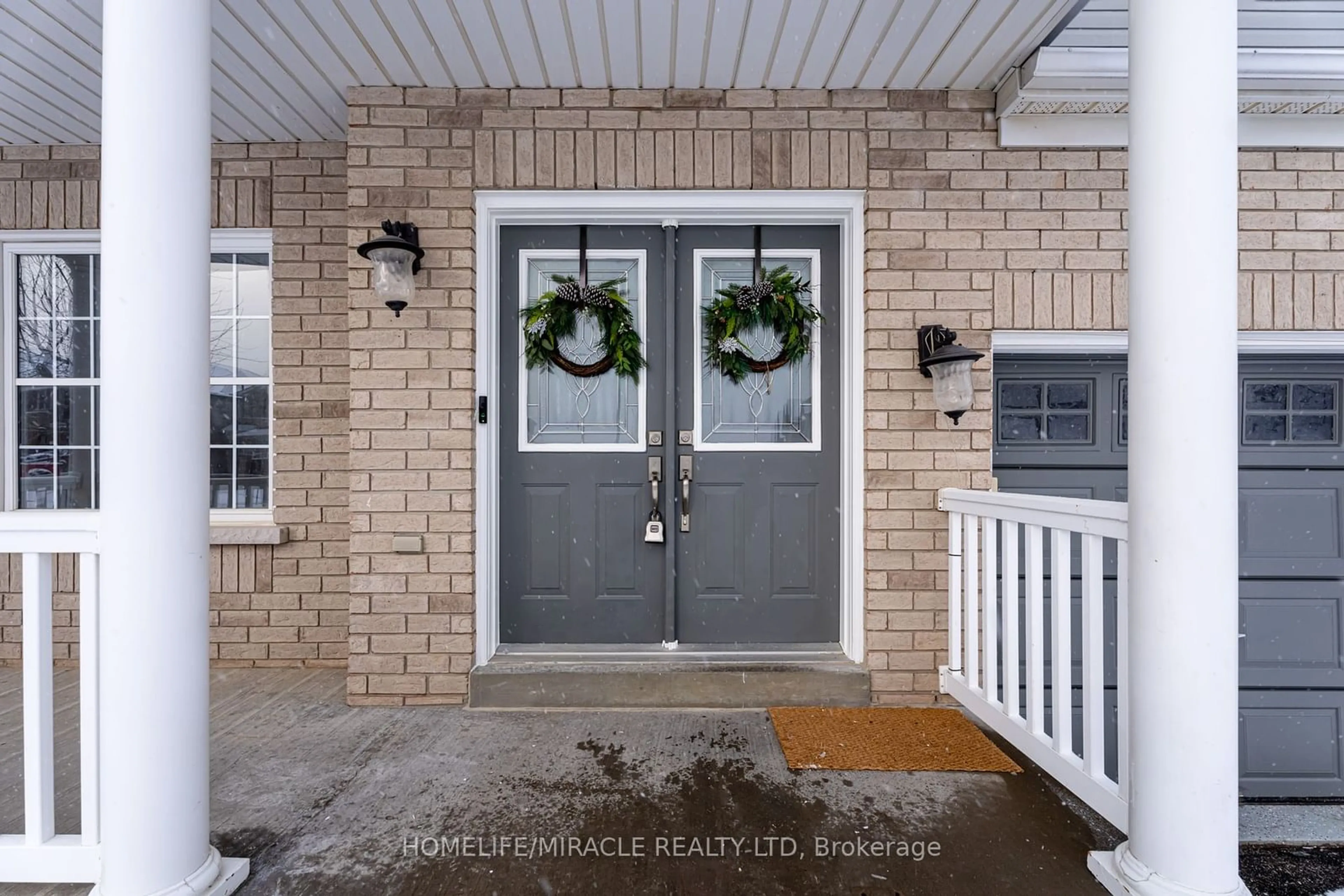 Indoor entryway for 30 Gold Park Gate, Essa Ontario L0M 1B4