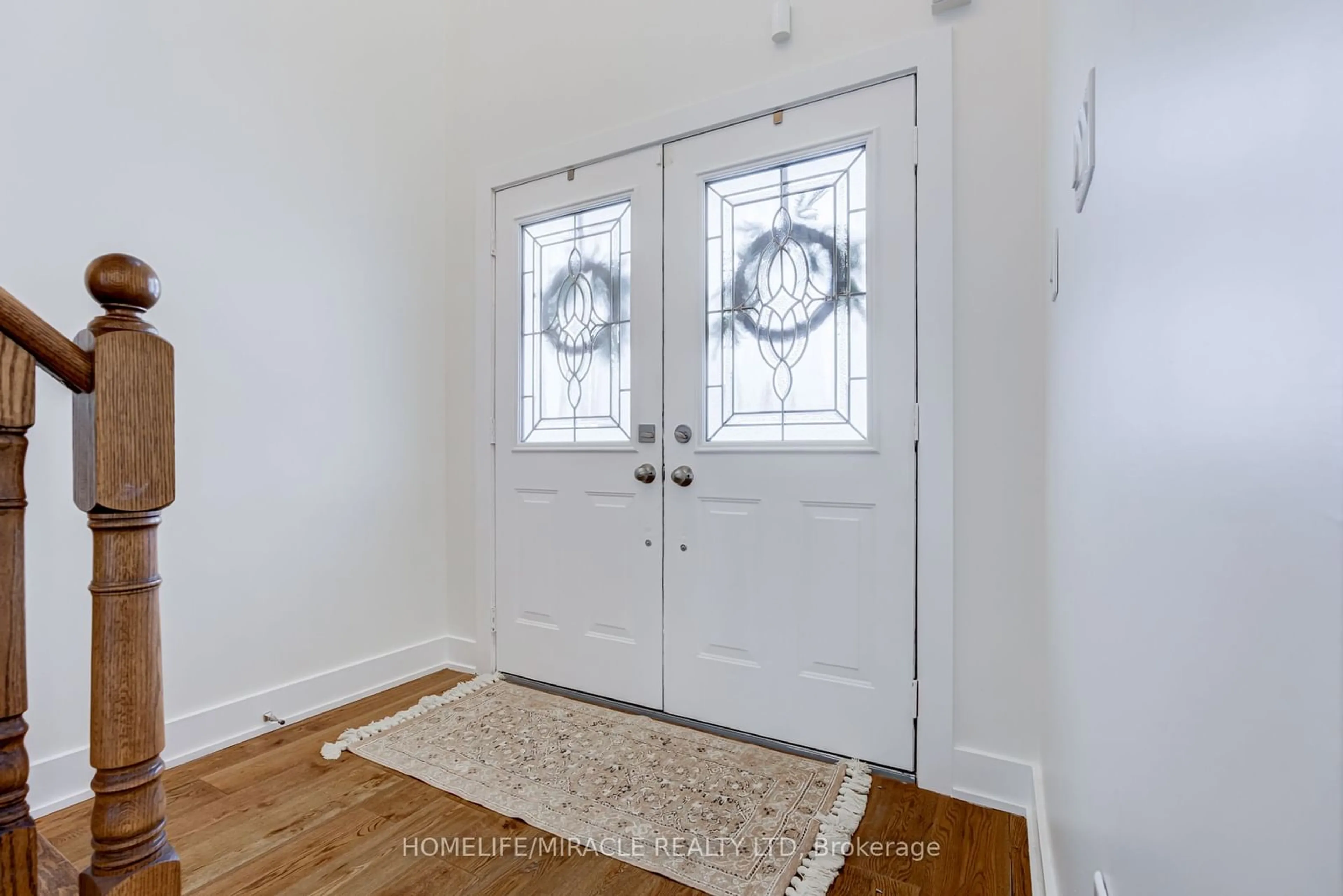 Indoor entryway for 30 Gold Park Gate, Essa Ontario L0M 1B4