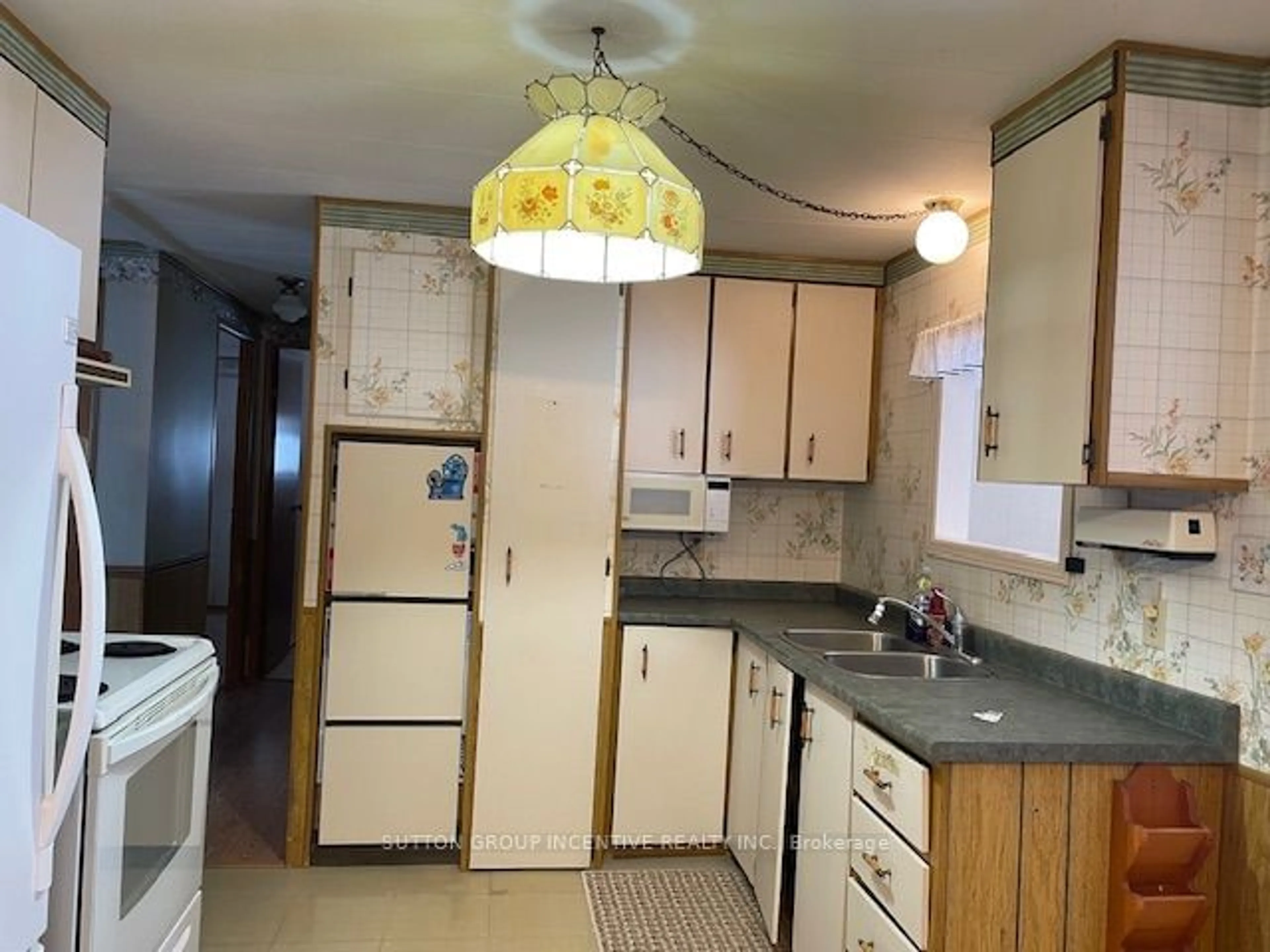 Standard kitchen, unknown for 29 Flora Dr, Innisfil Ontario L9S 1R3