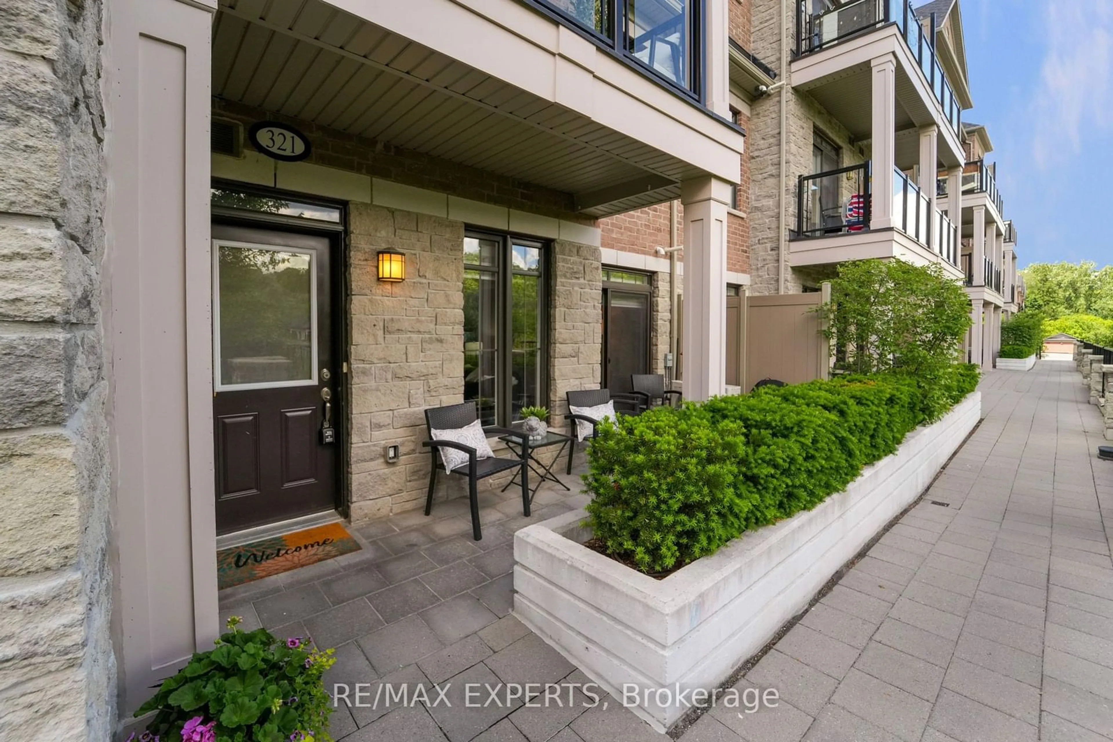 Indoor entryway for 199 Pine Grove Rd #321, Vaughan Ontario L4L 0H8