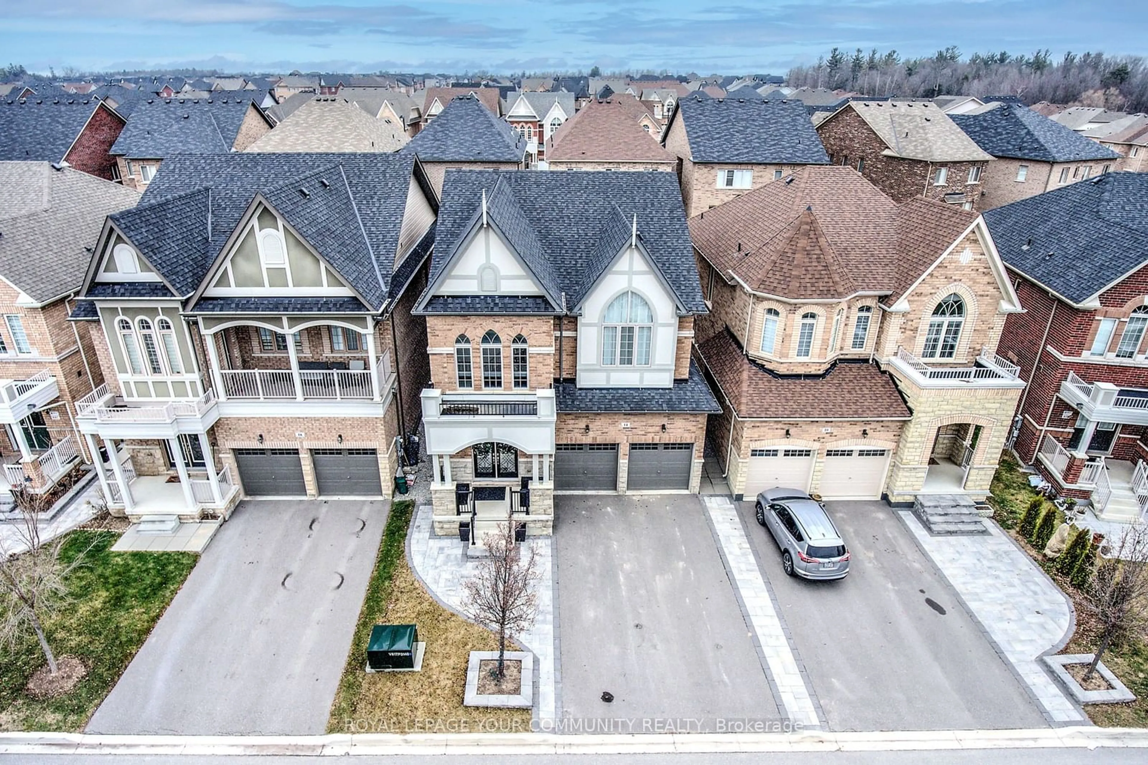 A pic from outside/outdoor area/front of a property/back of a property/a pic from drone, street for 14 Beaconsfield Dr, Vaughan Ontario L4H 4L5