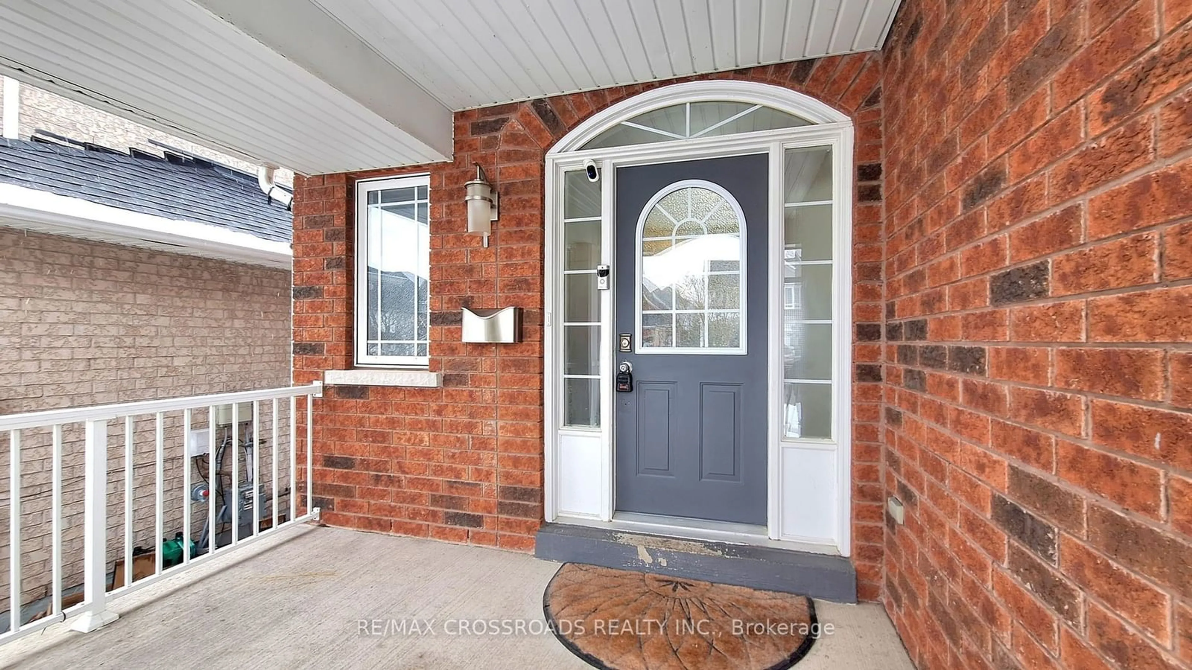 Indoor entryway for 37 Ian Dr, Georgina Ontario L4P 4G9