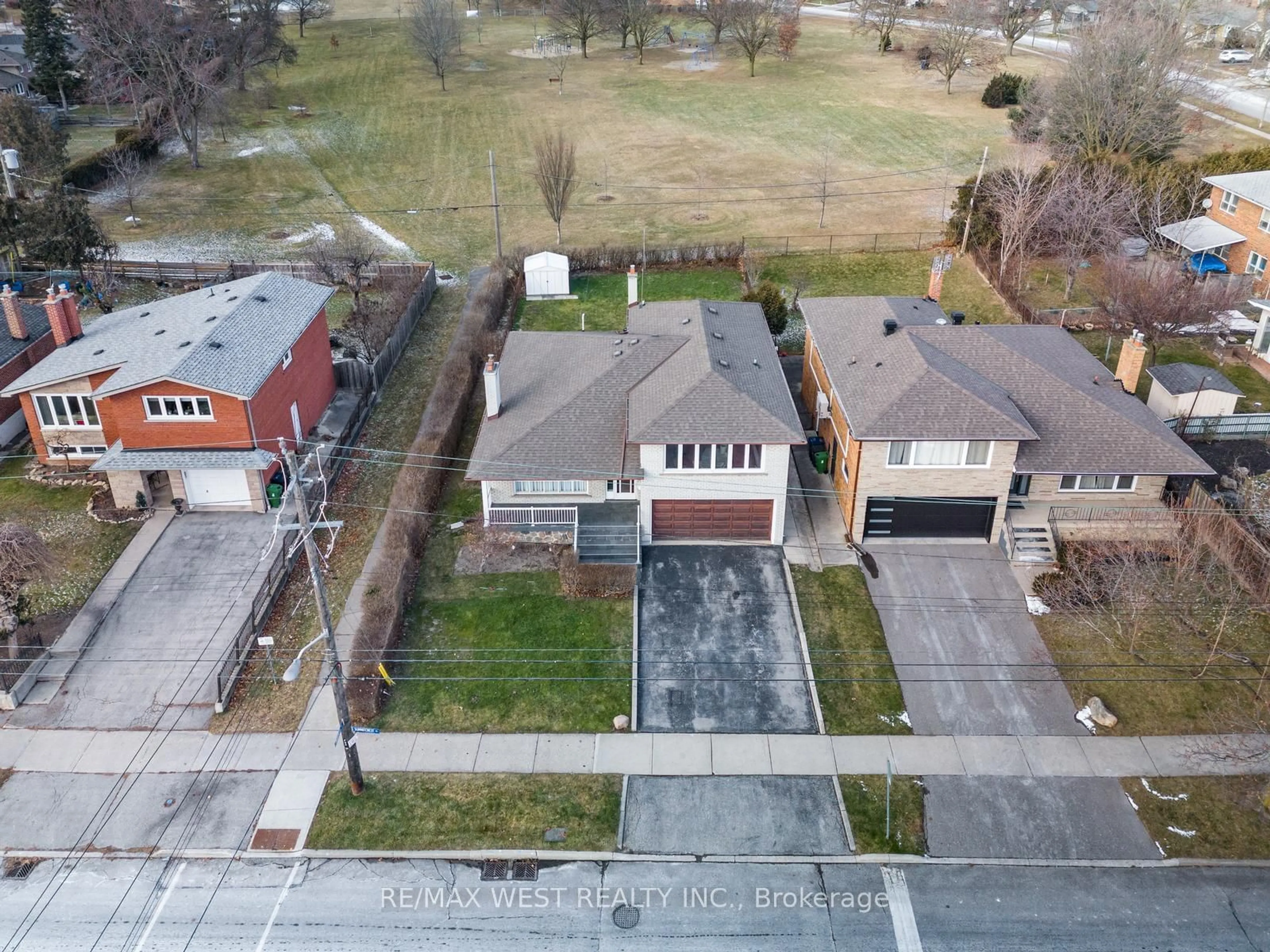 A pic from outside/outdoor area/front of a property/back of a property/a pic from drone, street for 56 Summitcrest Dr, Toronto Ontario M9P 1H5