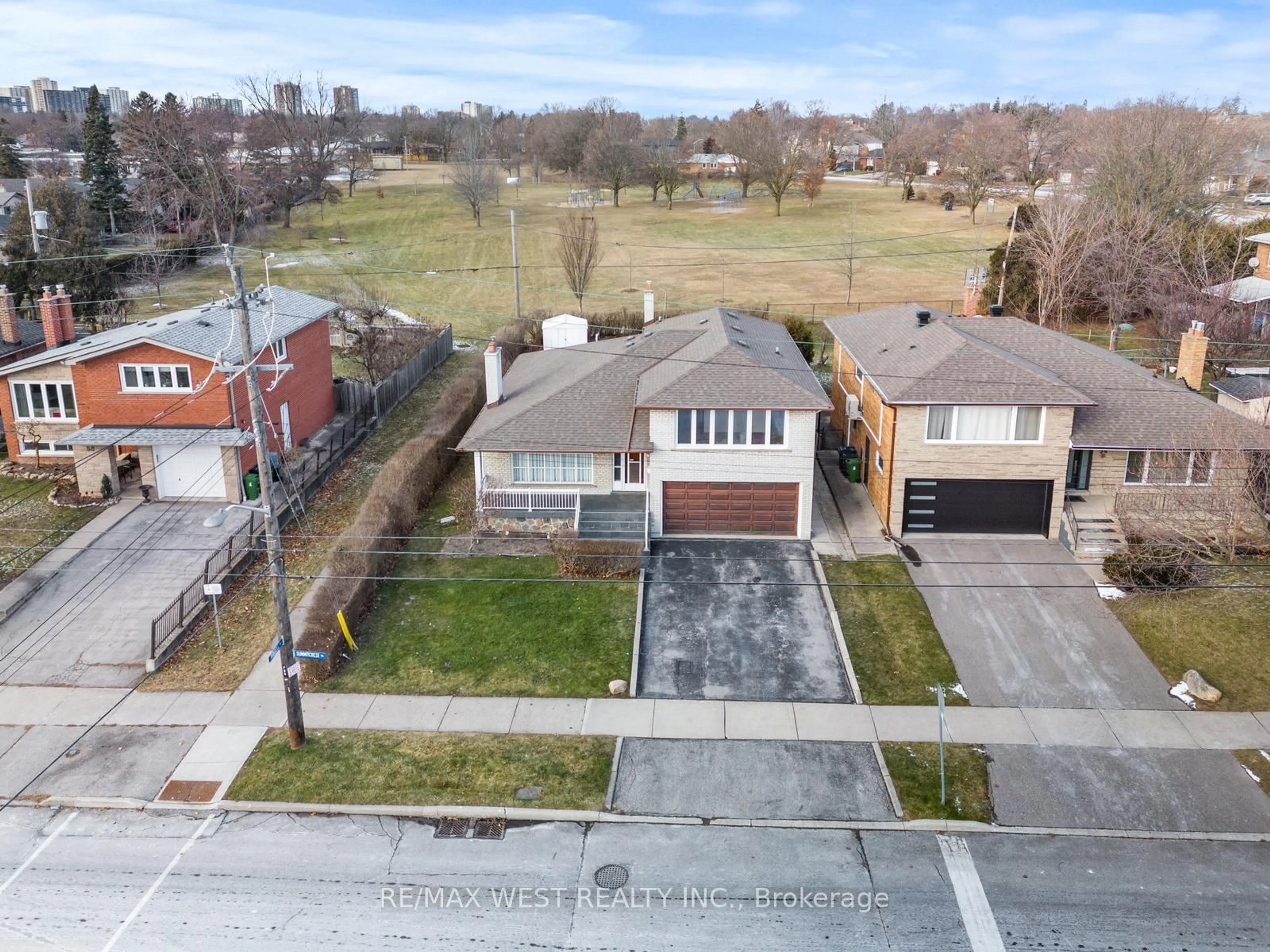 A pic from outside/outdoor area/front of a property/back of a property/a pic from drone, street for 56 Summitcrest Dr, Toronto Ontario M9P 1H5