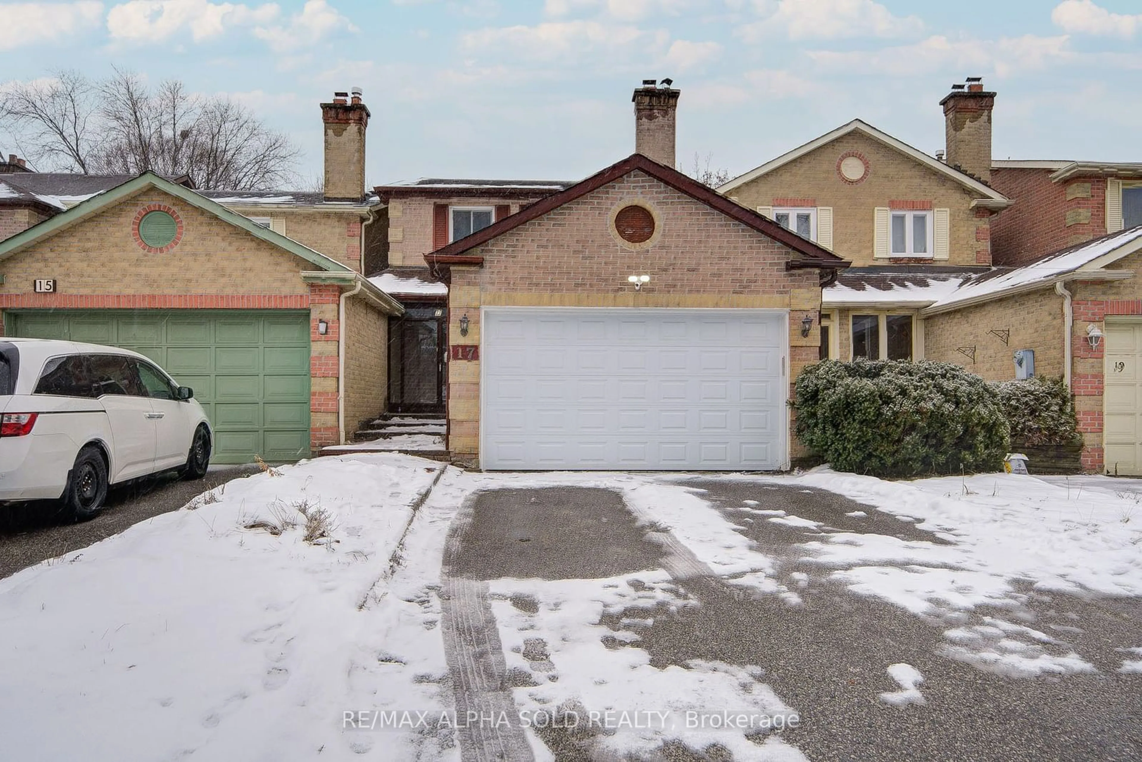 A pic from outside/outdoor area/front of a property/back of a property/a pic from drone, street for 17 Old Wellington St, Markham Ontario L3P 5E3