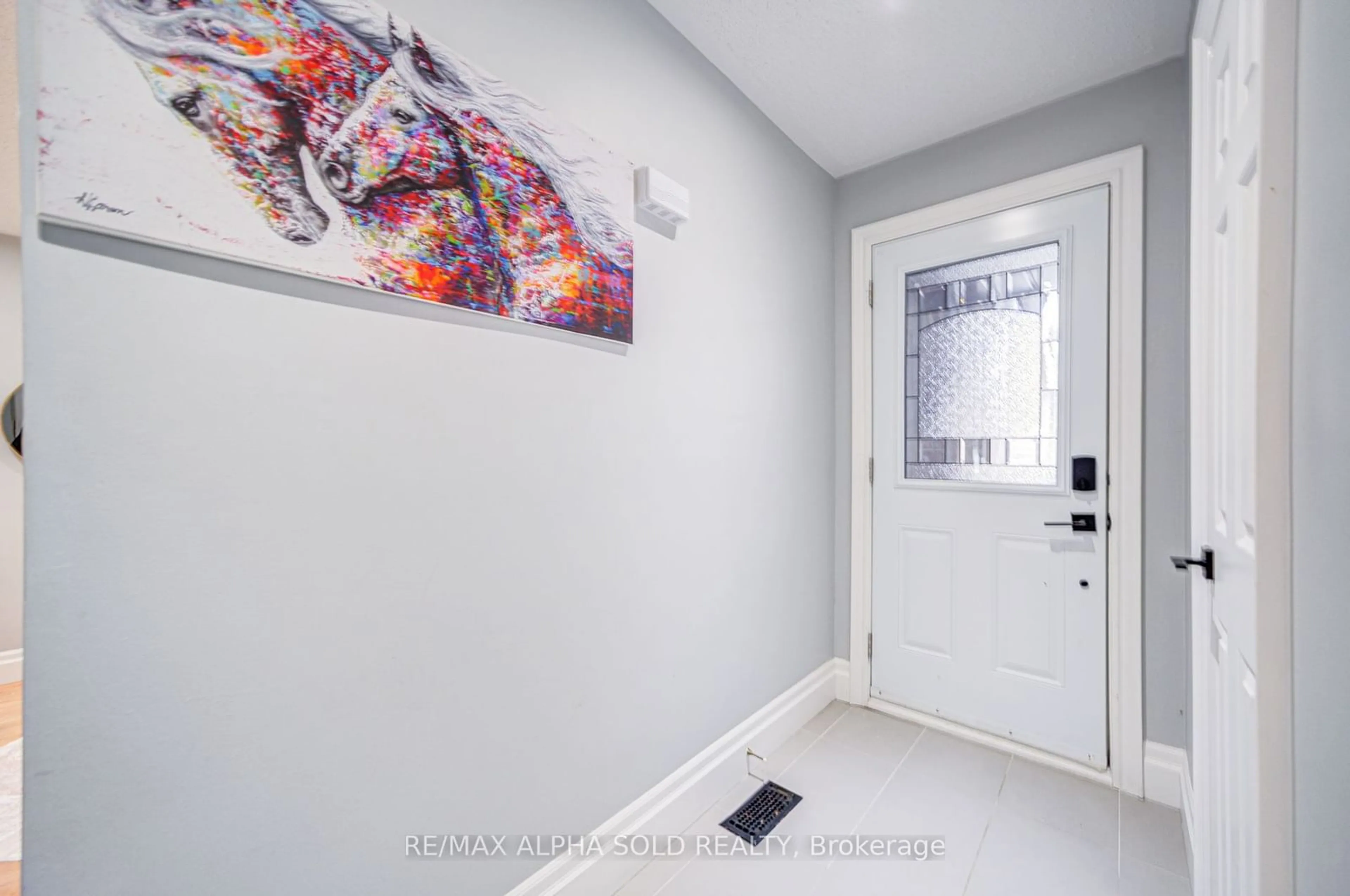 Indoor entryway for 17 Old Wellington St, Markham Ontario L3P 5E3