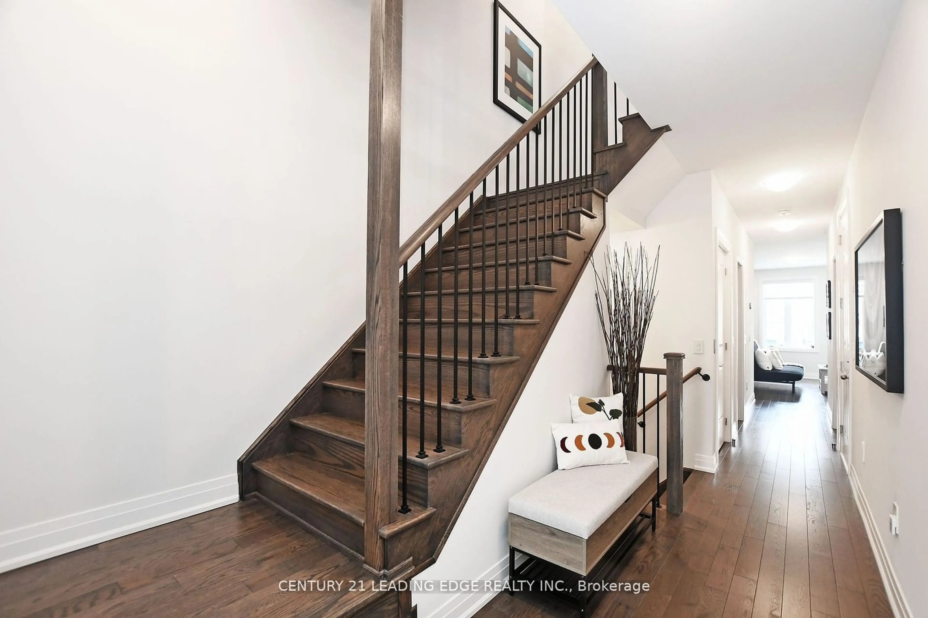 Stairs for 209 Vermont Ave, Newmarket Ontario L3X 0M7