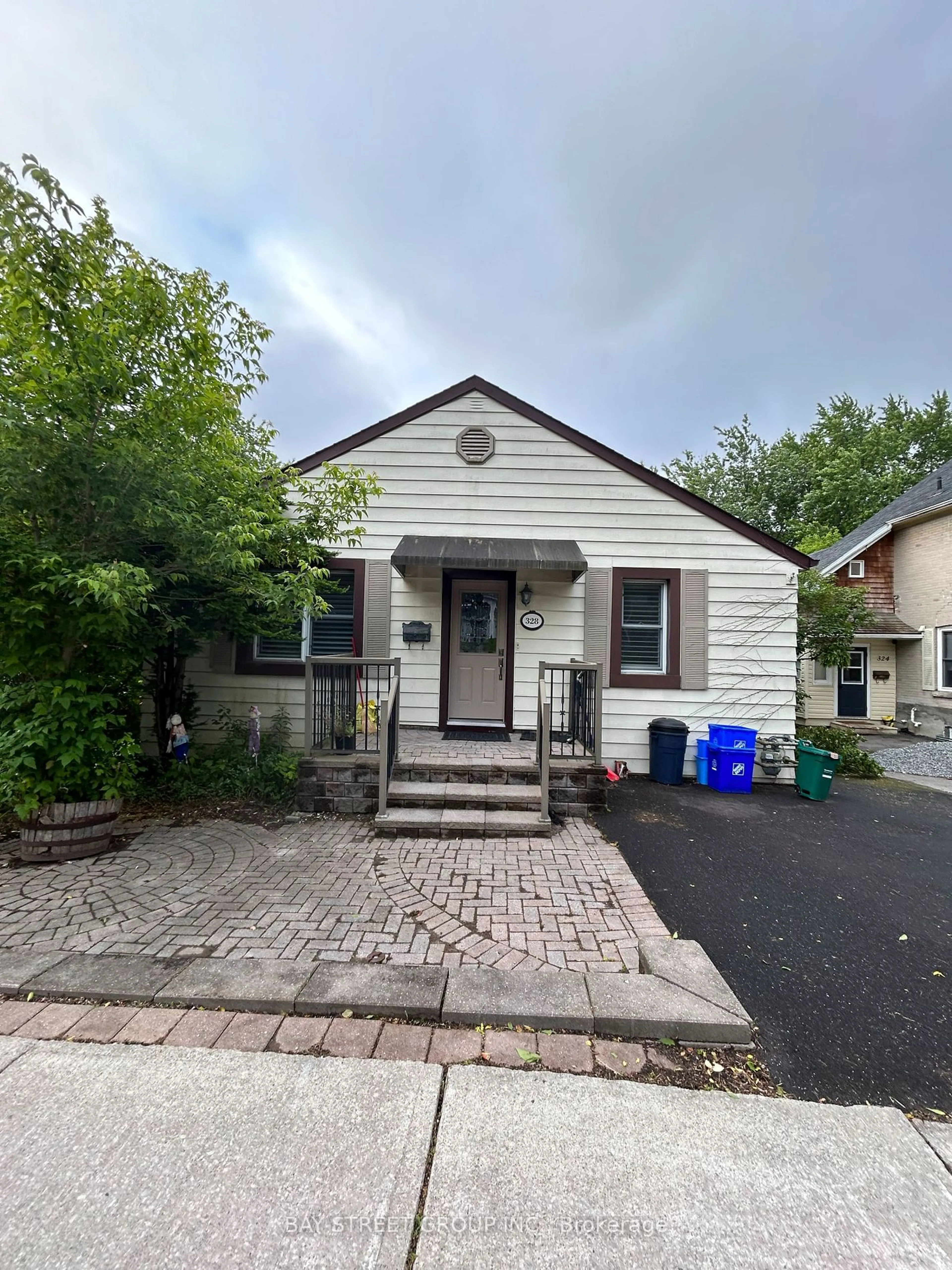 Unknown for 328 Andrew St, Newmarket Ontario L3Y 1H3