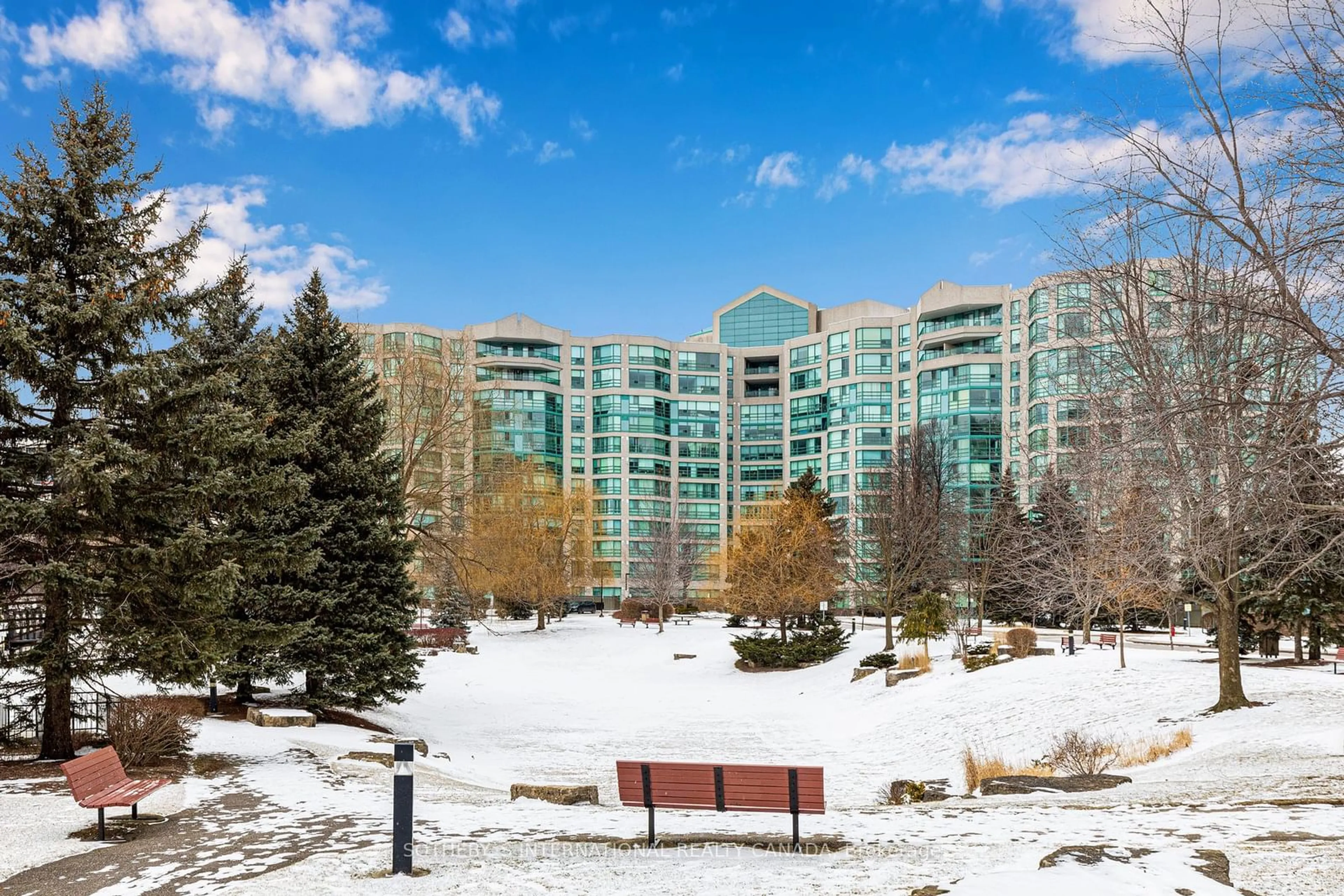 Patio, mountain view for 7905 Bayview Ave #215, Markham Ontario L3T 7N3