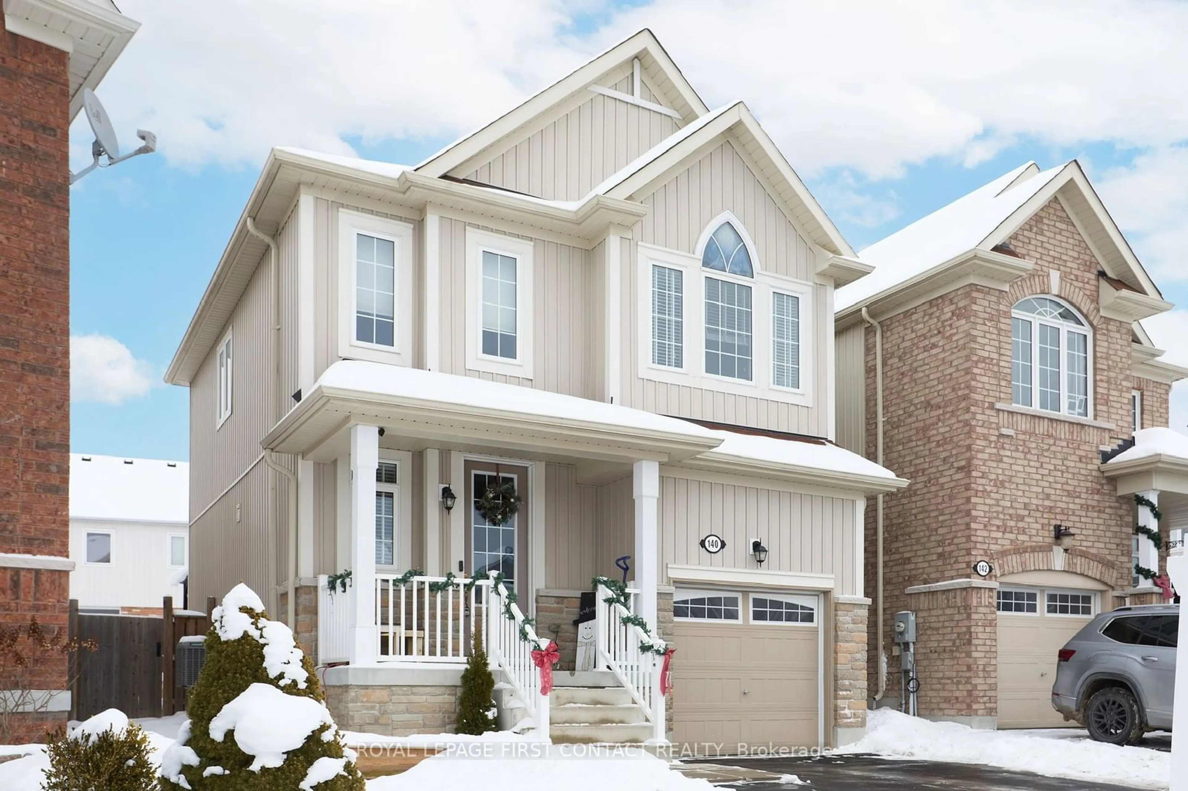 Home with vinyl exterior material, street for 140 Mount Cres, Essa Ontario L0M 1B5