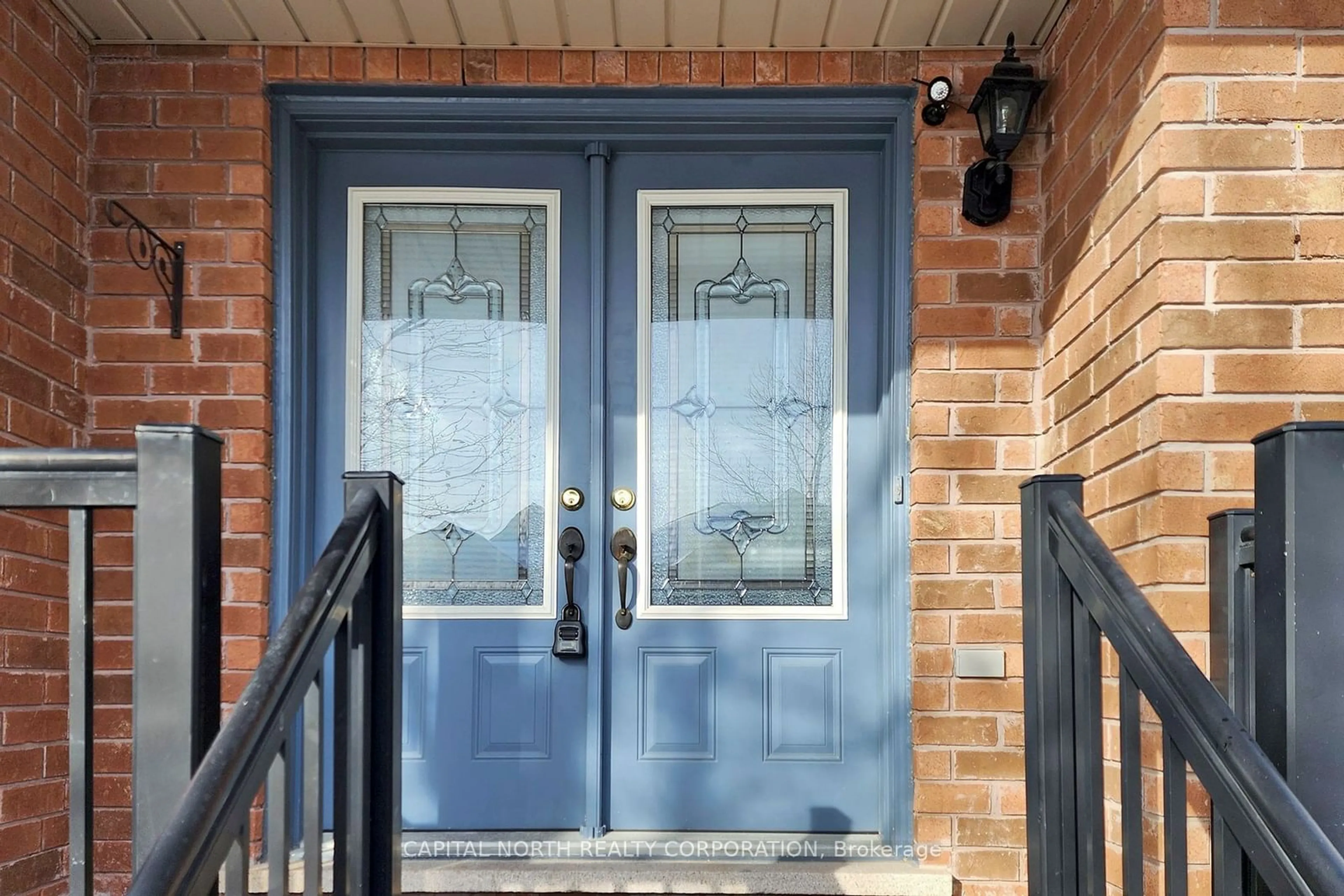 Indoor entryway for 197 Venice Gate Dr, Vaughan Ontario L4H 0E9