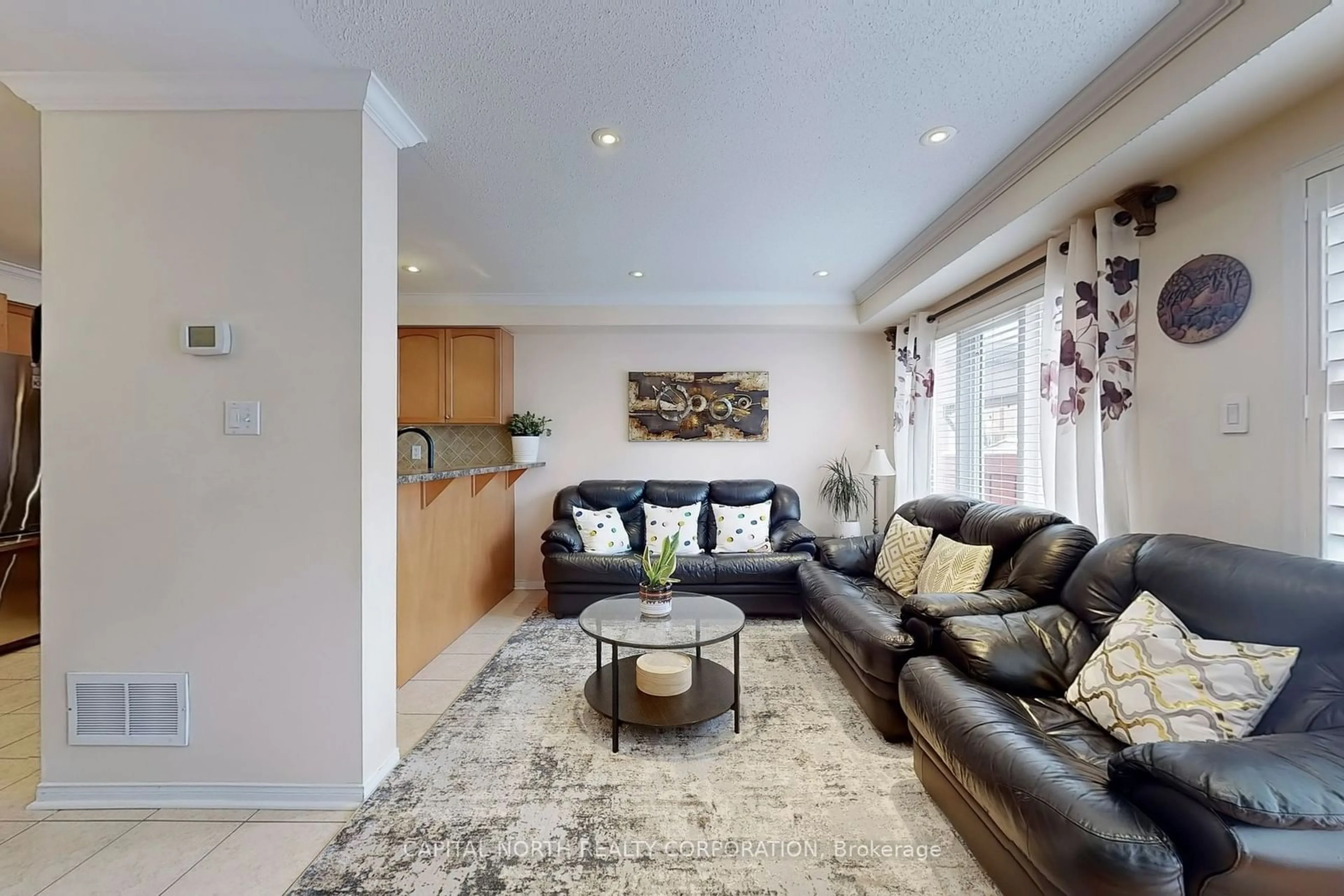 Living room with furniture, unknown for 197 Venice Gate Dr, Vaughan Ontario L4H 0E9