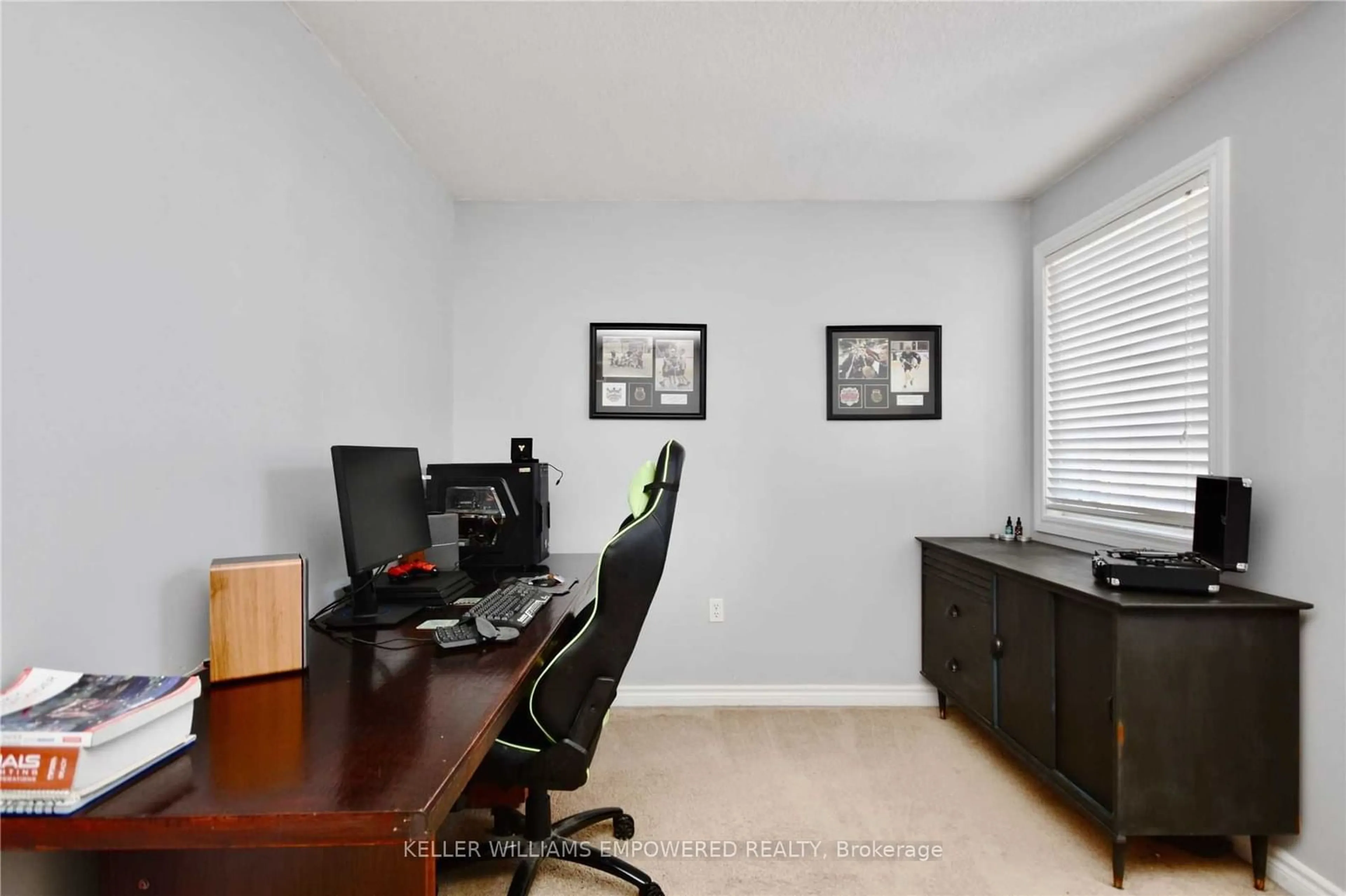 A pic of a room for 1002 Booth Ave, Innisfil Ontario L9S 0A6