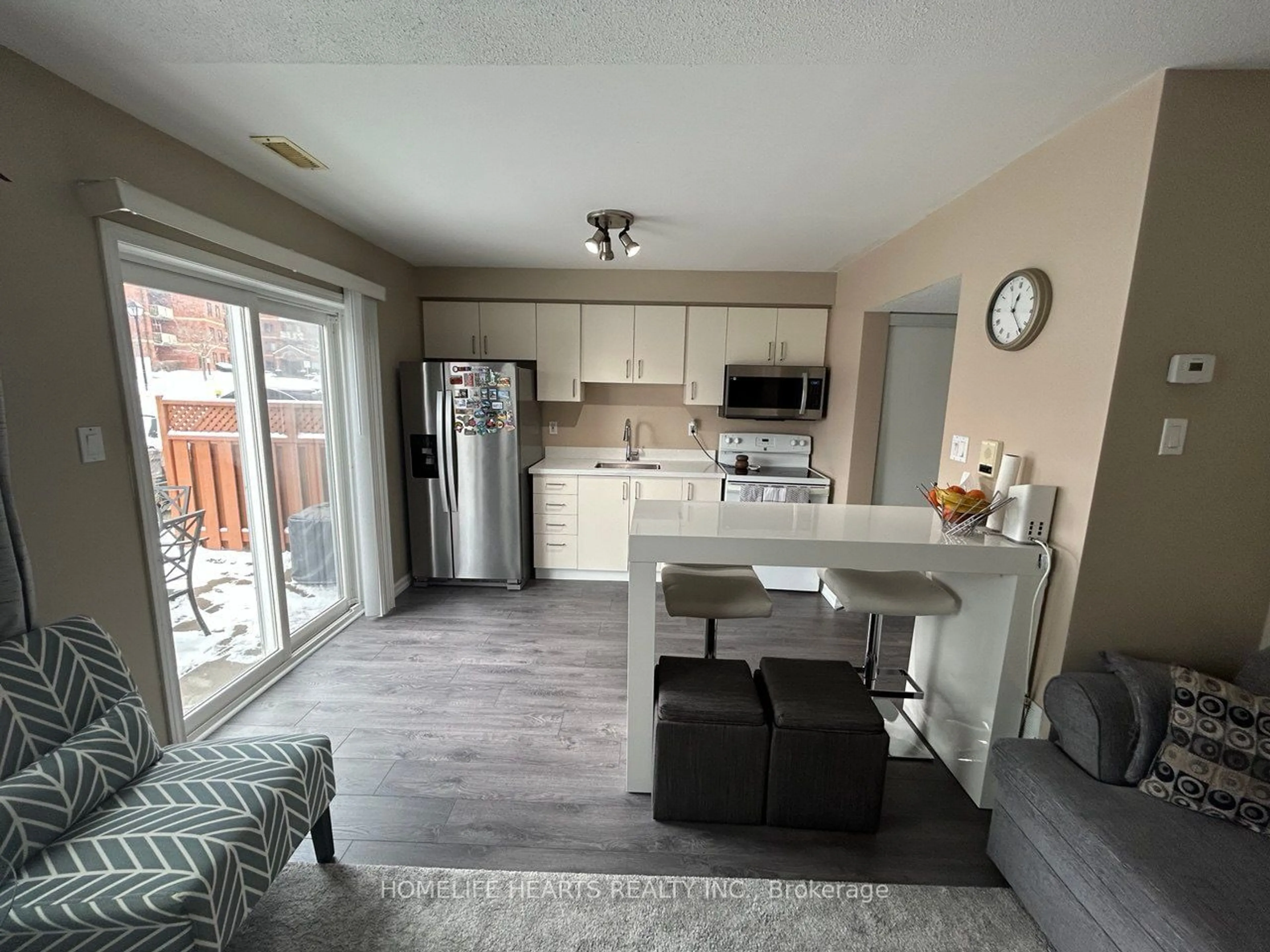 Open concept kitchen, wood/laminate floor for 1 Testa Rd #5, Uxbridge Ontario L9P 1Y8