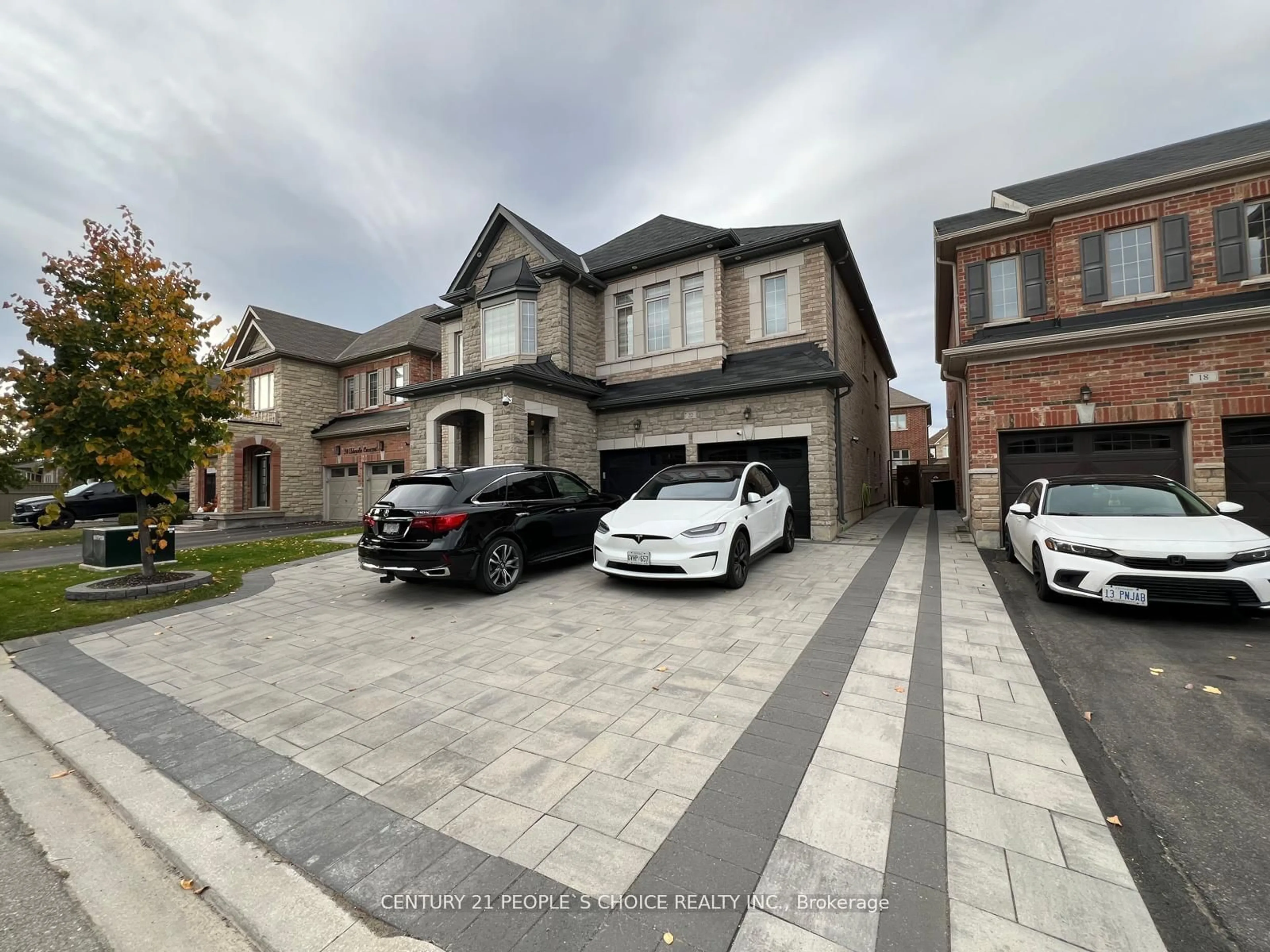 A pic from outside/outdoor area/front of a property/back of a property/a pic from drone, street for 22 Elderslie Cres, Vaughan Ontario L0J 1C0