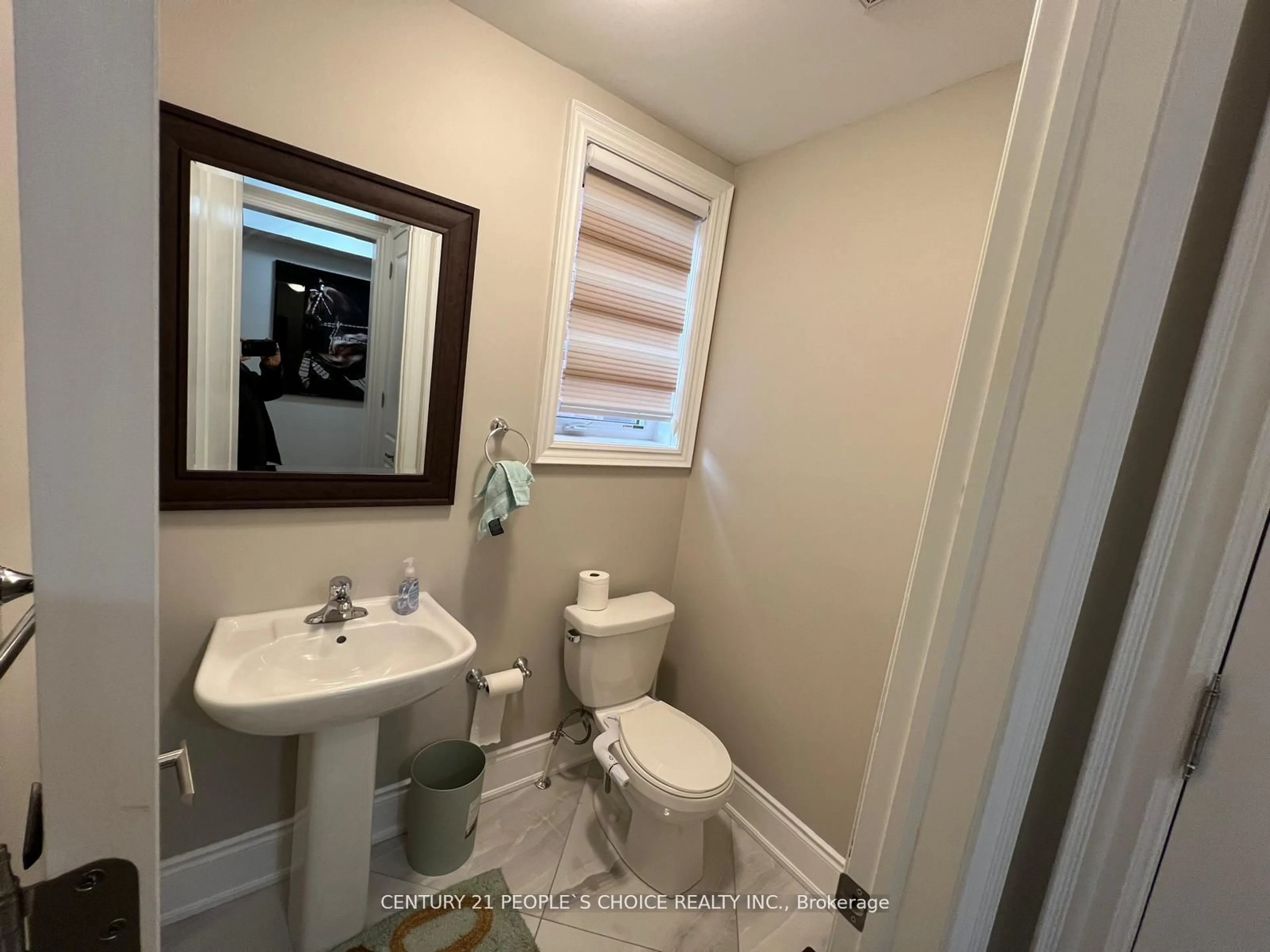 Standard bathroom, ceramic/tile floor for 22 Elderslie Cres, Vaughan Ontario L0J 1C0