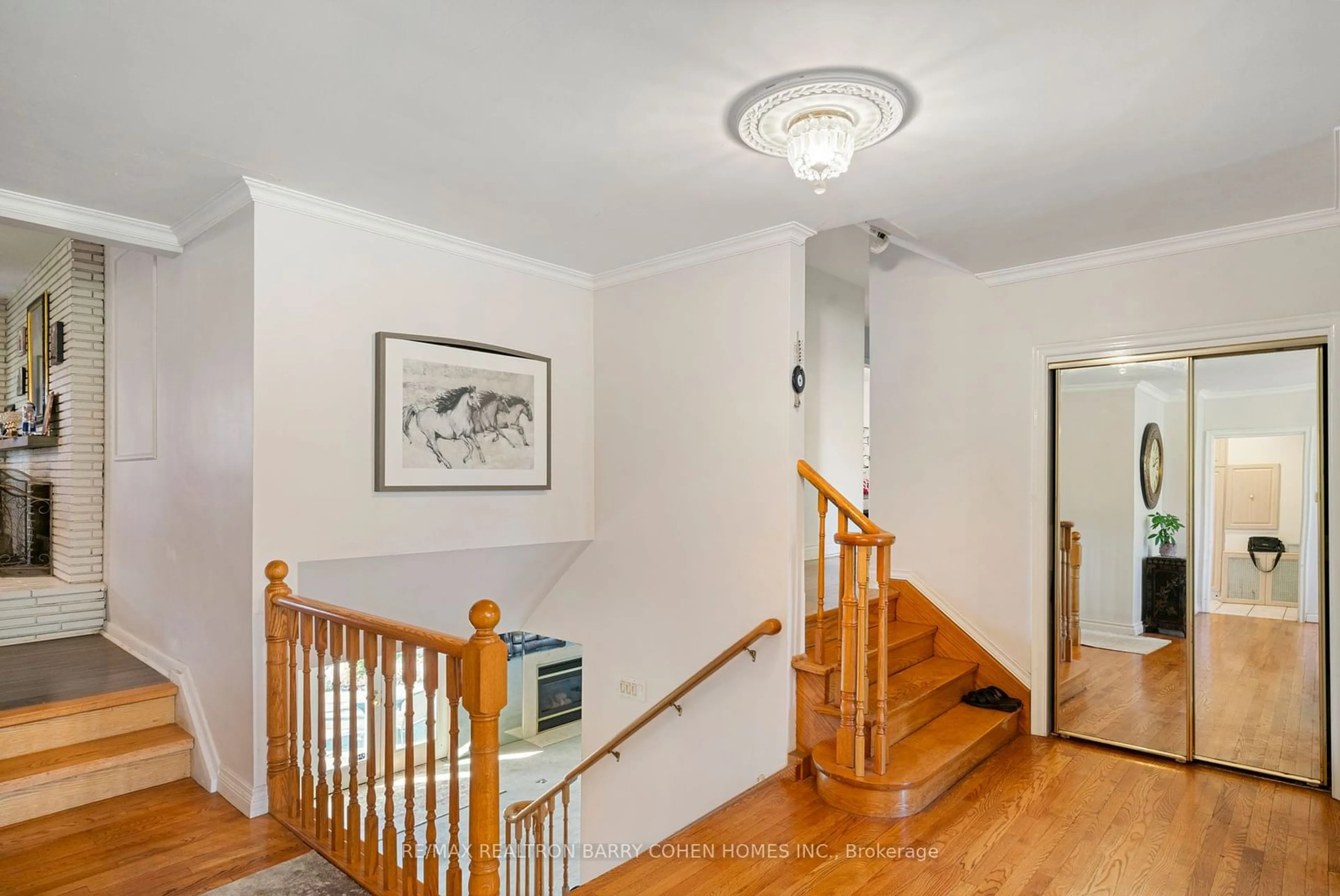 Indoor foyer for 6 Riverside Blvd, Vaughan Ontario L4J 1H3