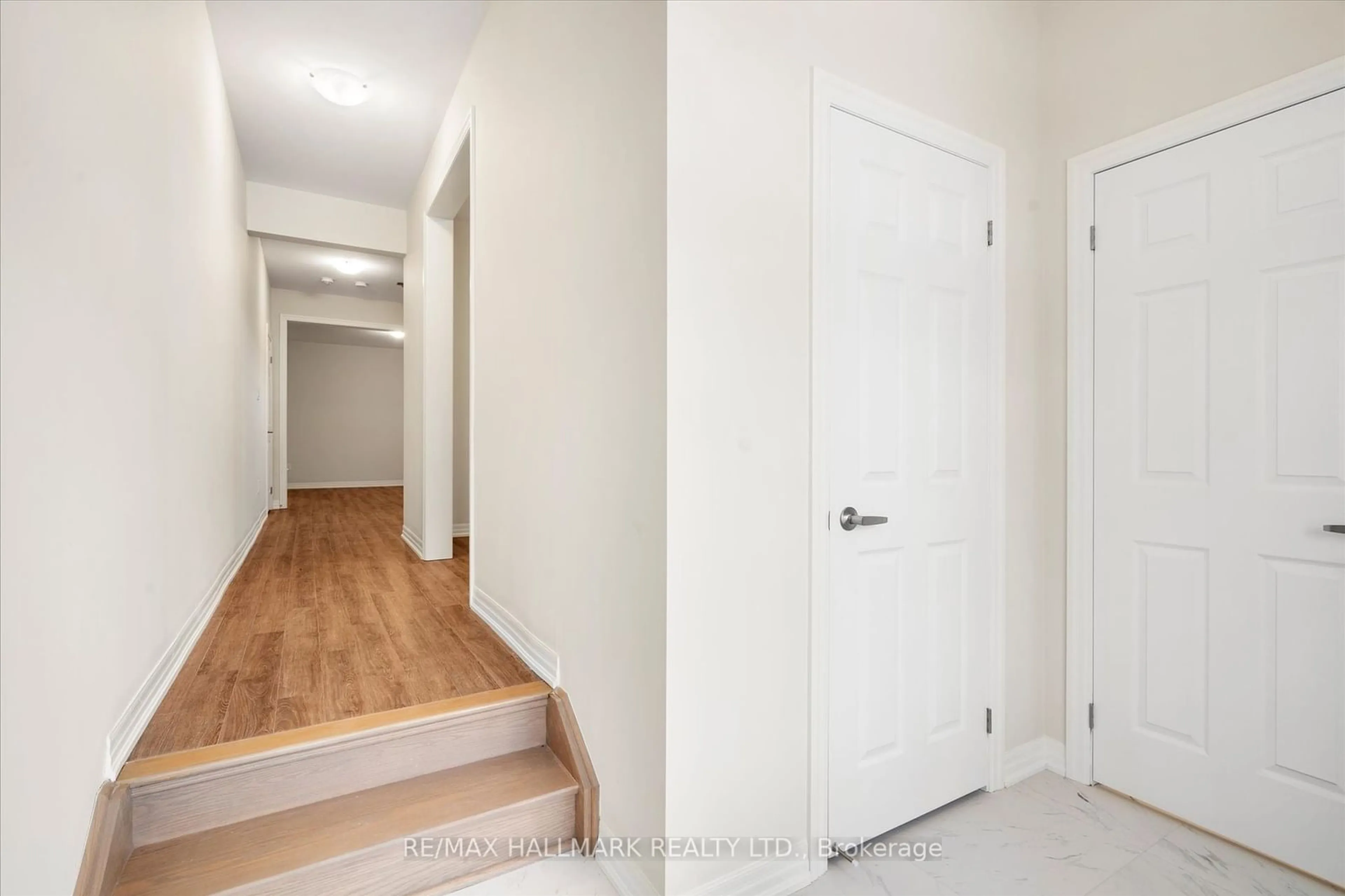 Indoor entryway for 43 Donald Ingram Cres, Georgina Ontario L4P 0S3