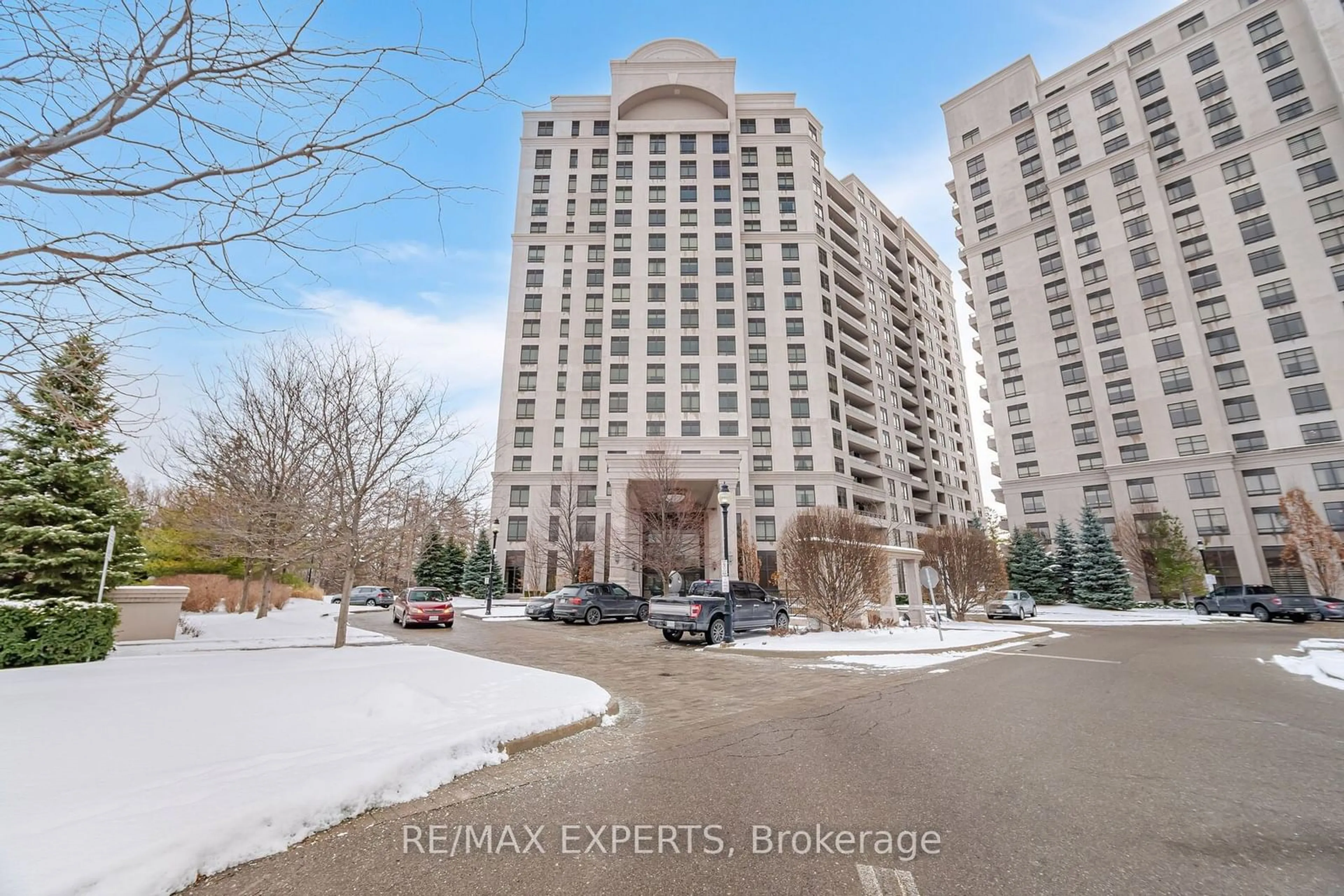 Indoor foyer for 9255 Jane St #807, Vaughan Ontario L6A 0K1