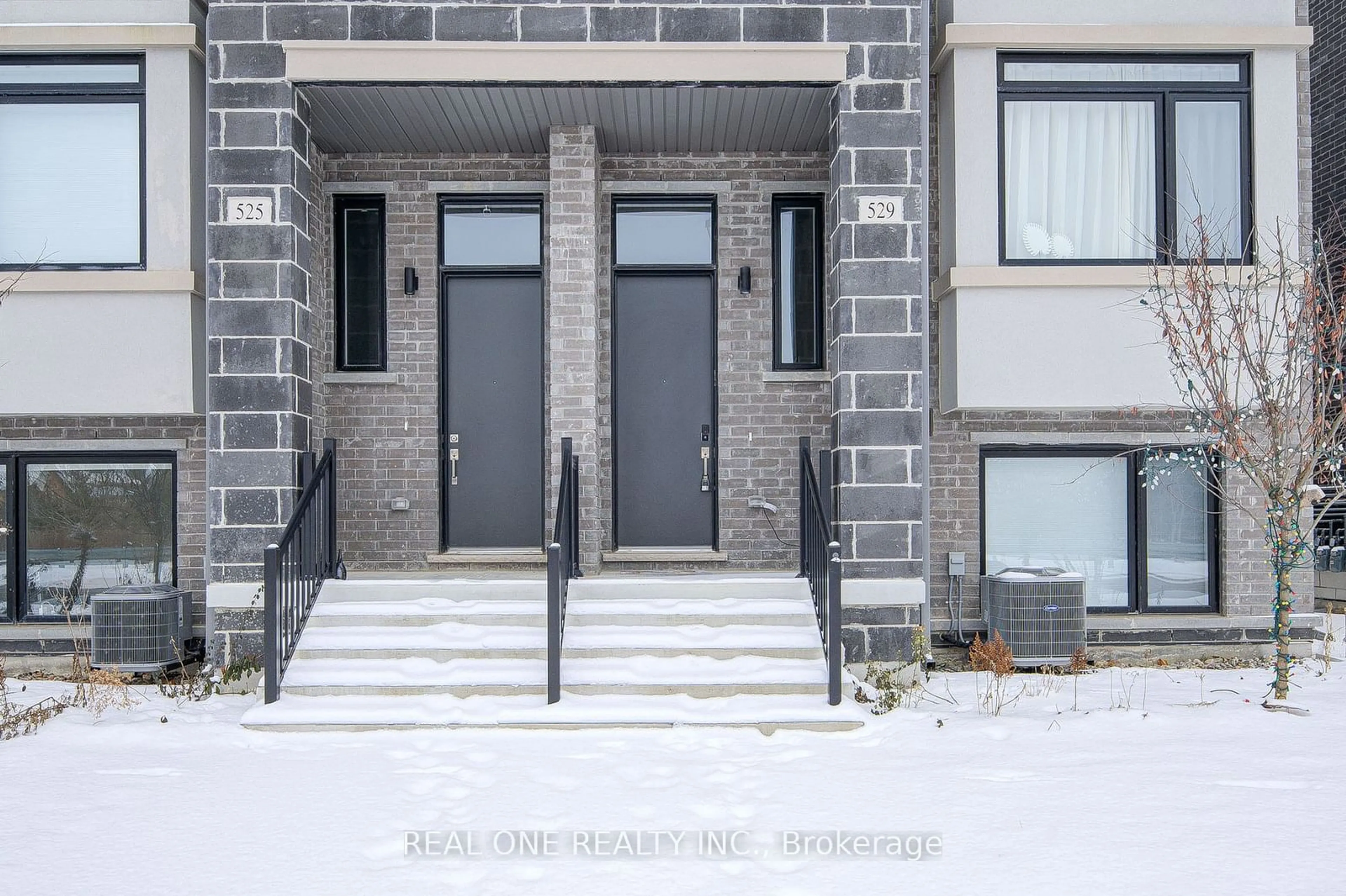 Indoor entryway for 529 Marc Santi Blvd, Vaughan Ontario L6A 5C5