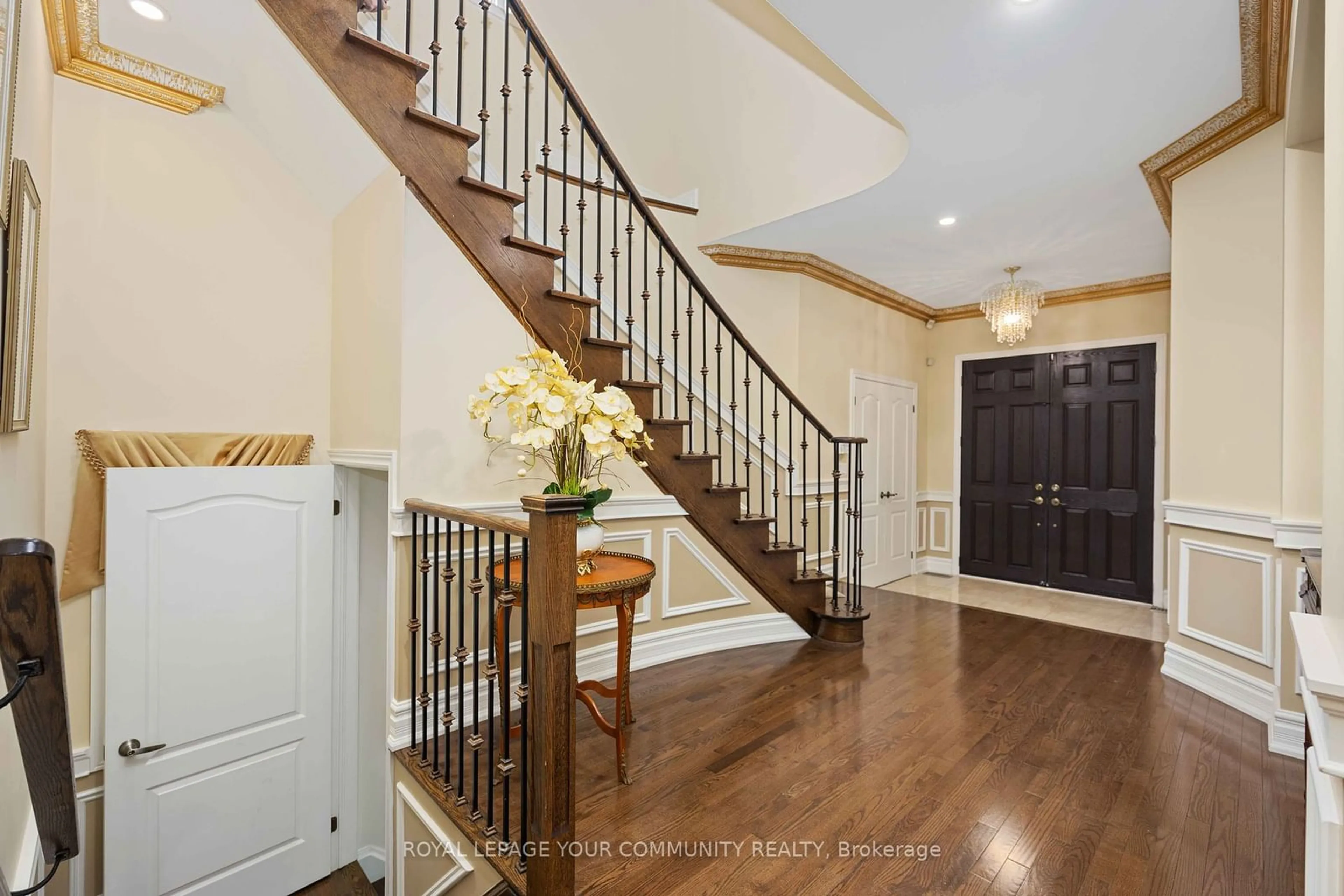 Indoor entryway for 48 Lady Angela Lane, Vaughan Ontario L6A 4S7