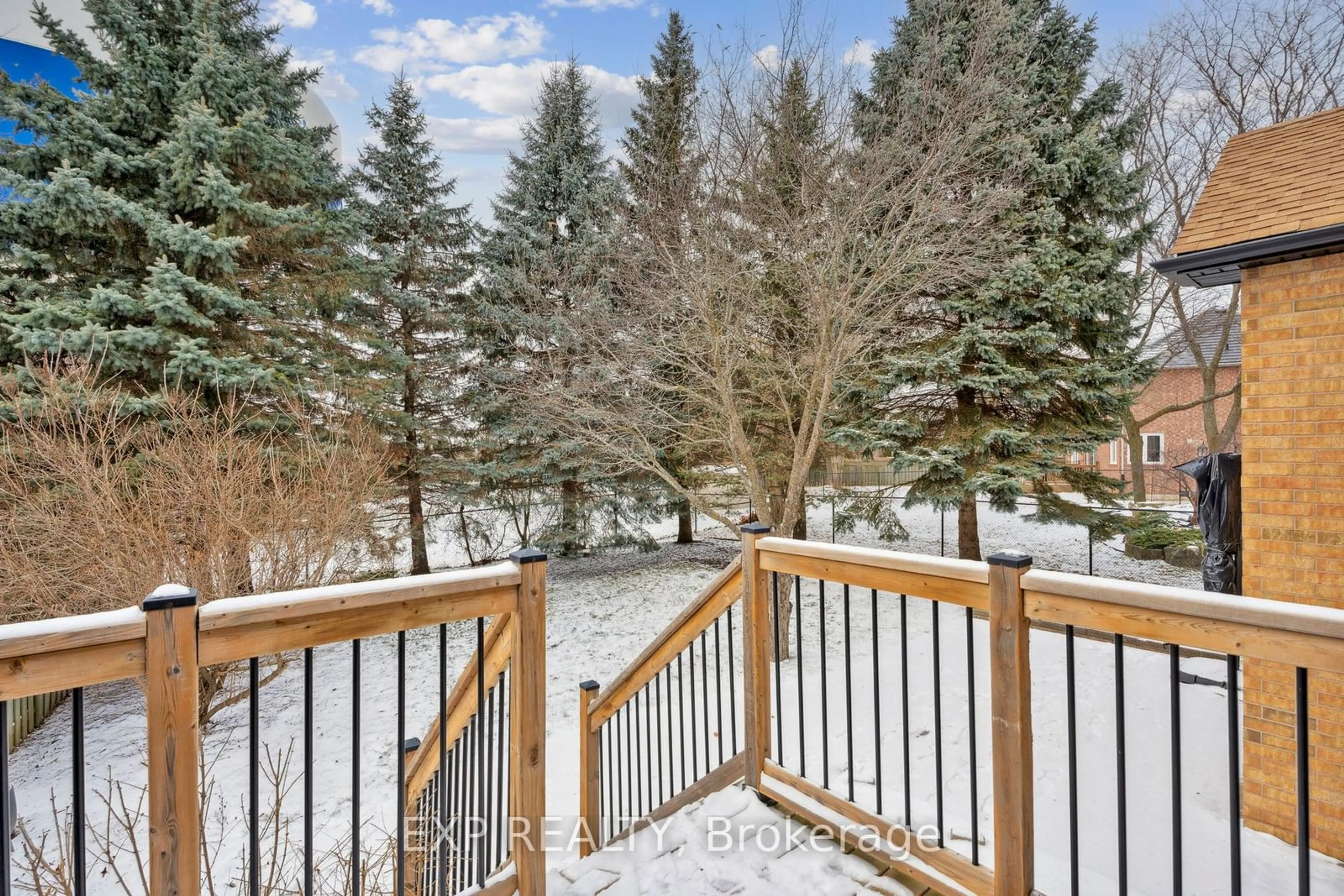 A pic from outside/outdoor area/front of a property/back of a property/a pic from drone, forest/trees view for 712 Foxcroft Blvd, Newmarket Ontario L3X 1N2